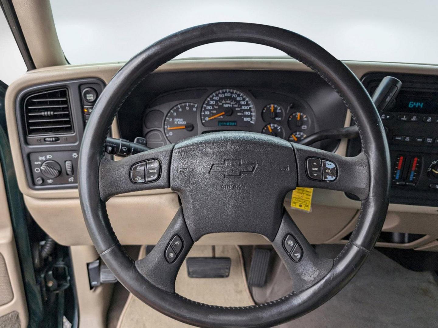 2004 /Medium Neutral Chevrolet4 Avalanchet Z71 (3GNEK12TX4G) with an Gas V8 5.3L/327 engine, 4-Speed Automatic w/OD transmission, located at 7000 Northlake Connector, Columbus, GA, 31904, (706) 987-8085, 32.524975, -84.978134 - 2004 Chevrolet4 Avalanchet Z71 - Photo#13