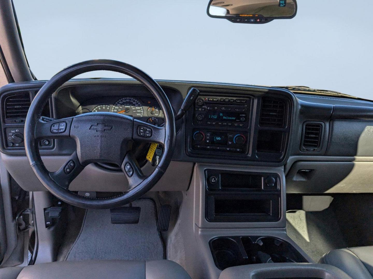 2004 /Gray/Dark Charcoal Chevrolet Suburban LT (3GNEC16Z94G) with an Gas V8 5.3L/327 engine, 4-Speed Automatic w/OD transmission, located at 3959 U.S. 80 W, Phenix City, AL, 36870, (334) 297-4885, 32.469296, -85.135185 - 2004 Chevrolet Suburban LT - Photo#10