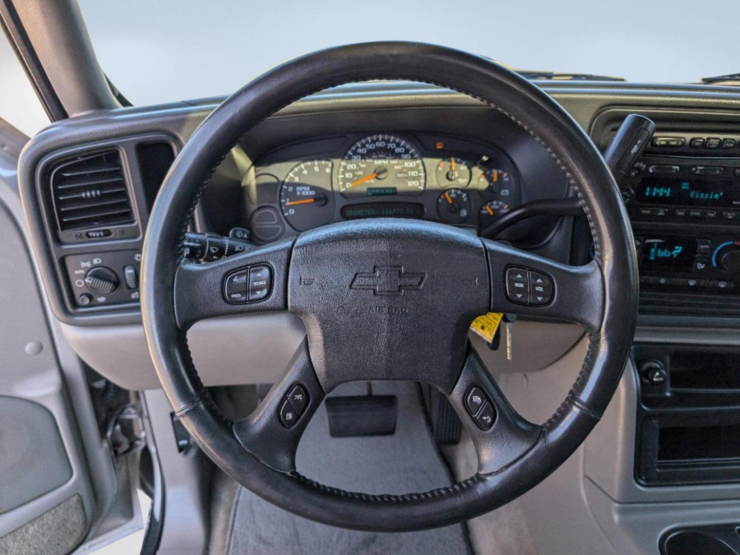 2004 /Gray/Dark Charcoal Chevrolet Suburban LT (3GNEC16Z94G) with an Gas V8 5.3L/327 engine, 4-Speed Automatic w/OD transmission, located at 3959 U.S. 80 W, Phenix City, AL, 36870, (334) 297-4885, 32.469296, -85.135185 - 2004 Chevrolet Suburban LT - Photo#14