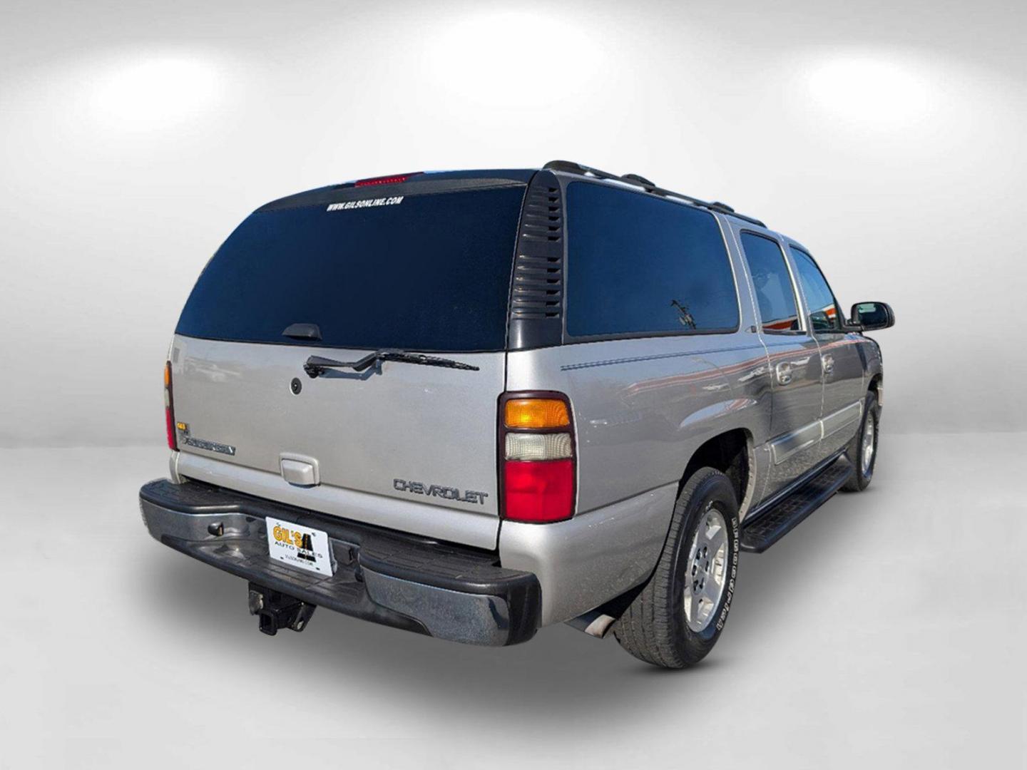 2004 /Gray/Dark Charcoal Chevrolet Suburban LT (3GNEC16Z94G) with an Gas V8 5.3L/327 engine, 4-Speed Automatic w/OD transmission, located at 3959 U.S. 80 W, Phenix City, AL, 36870, (334) 297-4885, 32.469296, -85.135185 - 2004 Chevrolet Suburban LT - Photo#4