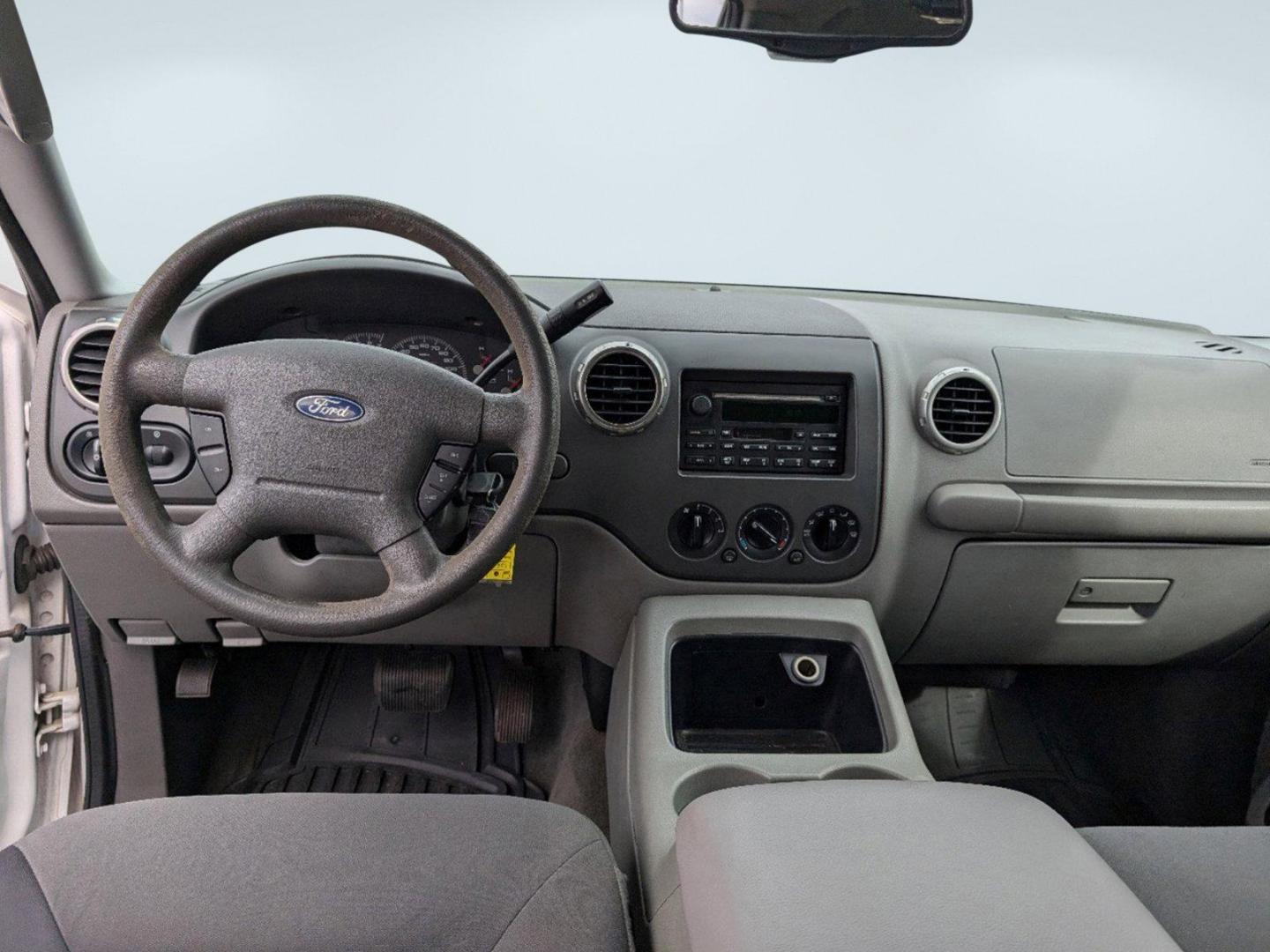 2004 Ford Expedition XLT (1FMRU15W44L) with an Gas V8 4.6L/281 engine, 4-Speed Automatic w/OD transmission, located at 5115 14th Ave., Columbus, GA, 31904, (706) 323-0345, 32.511494, -84.971046 - 2004 Ford Expedition XLT - Photo#11