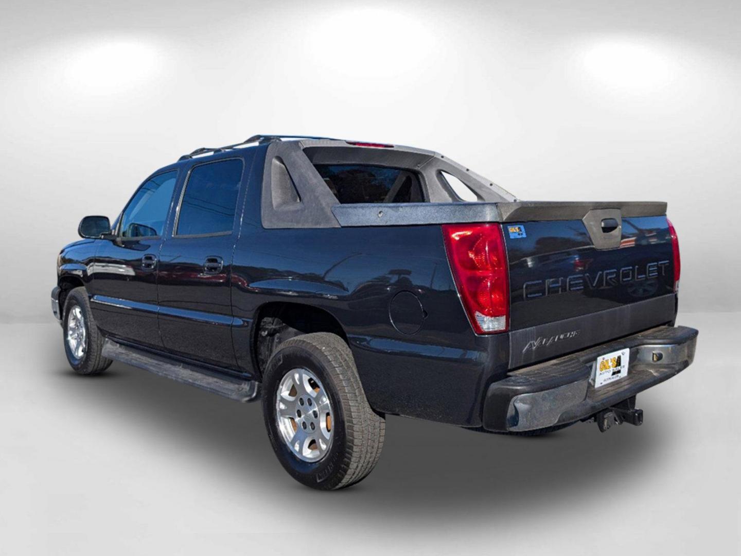 2005 /Gray/Drk Charcoal Chevrolet Avalanche Z66 (3GNEC12Z85G) with an Gas/Ethanol V8 5.3L/327 engine, 4-Speed Automatic w/OD transmission, located at 3959 U.S. 80 W, Phenix City, AL, 36870, (334) 297-4885, 32.469296, -85.135185 - 2005 Chevrolet Avalanche Z66 - Photo#6