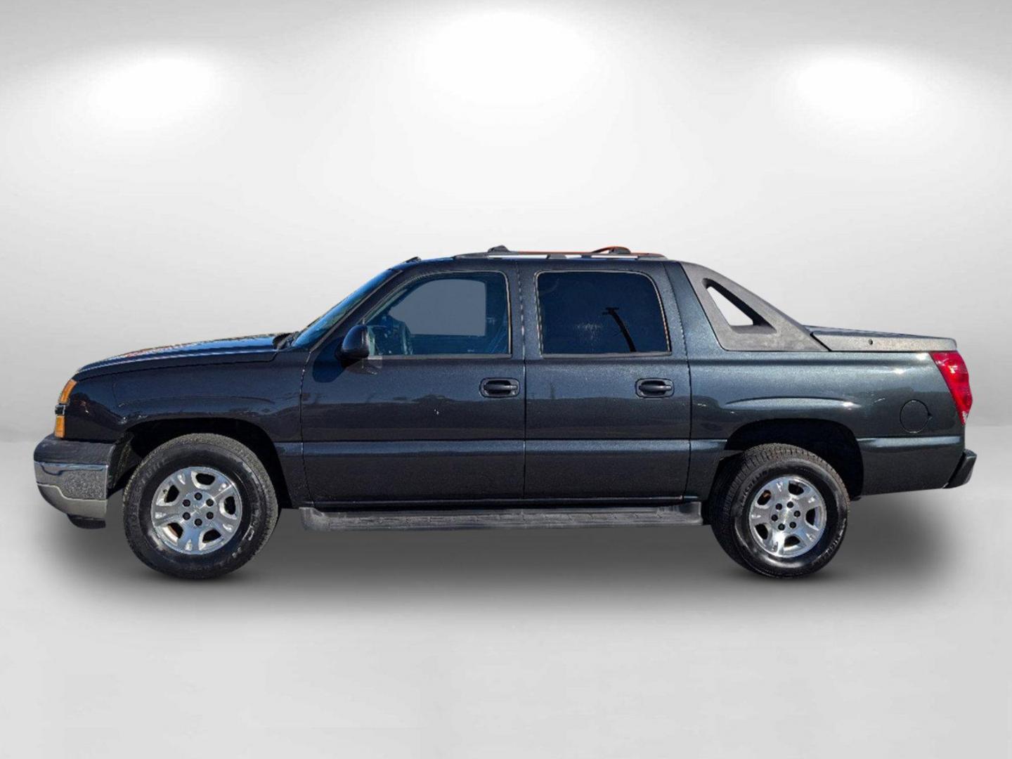 2005 /Gray/Drk Charcoal Chevrolet Avalanche Z66 (3GNEC12Z85G) with an Gas/Ethanol V8 5.3L/327 engine, 4-Speed Automatic w/OD transmission, located at 3959 U.S. 80 W, Phenix City, AL, 36870, (334) 297-4885, 32.469296, -85.135185 - 2005 Chevrolet Avalanche Z66 - Photo#7