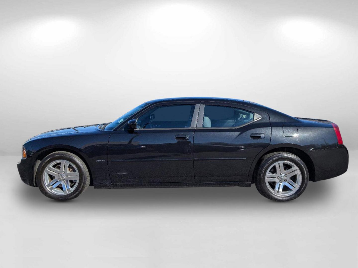 2006 Dodge Charger R/T (2B3LA53H76H) with an Gas V8 5.7L/345 engine, 5-Speed Automatic transmission, located at 3959 U.S. 80 W, Phenix City, AL, 36870, (334) 297-4885, 32.469296, -85.135185 - 2006 Dodge Charger R/T - Photo#9