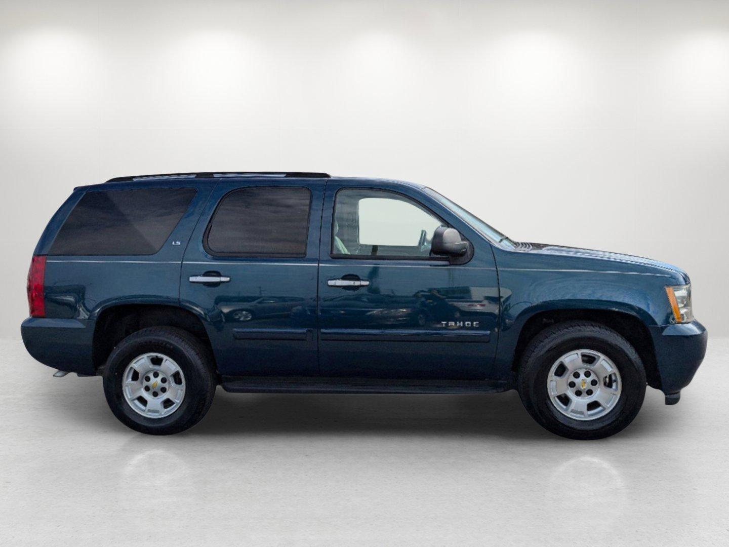 2007 /Dark Titanium/Lt Titanium Chevrolet Tahoe LS (1GNFC13057R) with an Gas/Ethanol V8 5.3L/323 engine, 4-Speed Automatic w/OD transmission, located at 5115 14th Ave., Columbus, GA, 31904, (706) 323-0345, 32.511494, -84.971046 - 2007 Chevrolet Tahoe LS - Photo#3