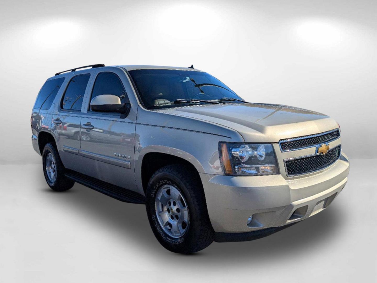 2007 /Ebony/Light Cashmere Chevrolet Tahoe LT (1GNFC13037R) with an Gas/Ethanol V8 5.3L/323 engine, 4-Speed Automatic w/OD transmission, located at 3959 U.S. 80 W, Phenix City, AL, 36870, (334) 297-4885, 32.469296, -85.135185 - 2007 Chevrolet Tahoe LT - Photo#2