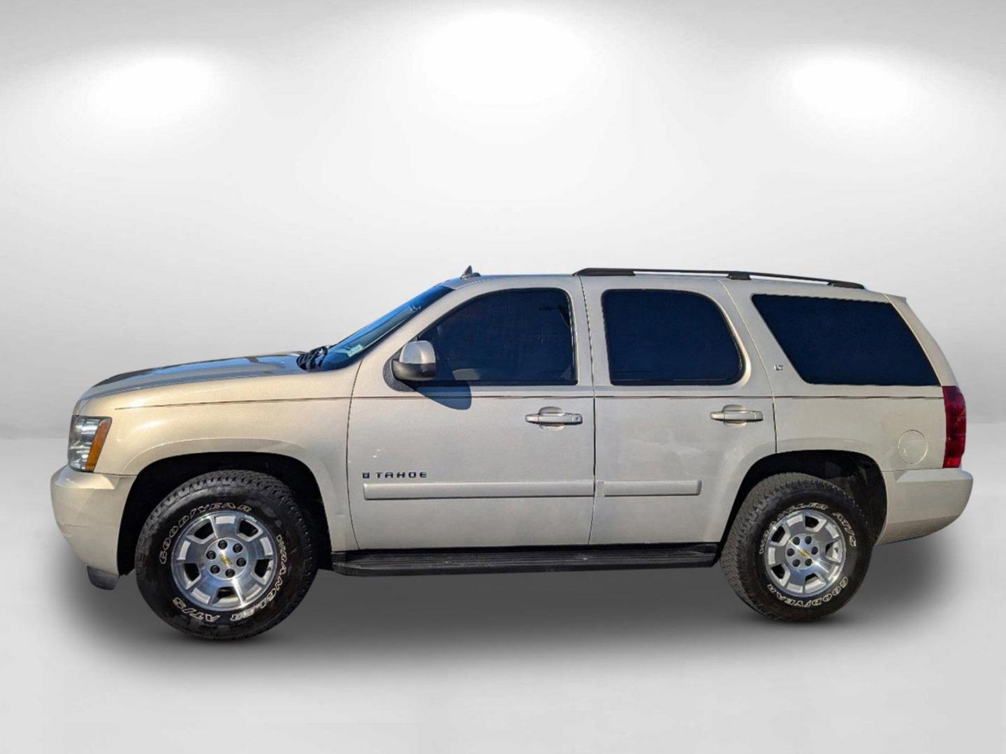 2007 /Ebony/Light Cashmere Chevrolet Tahoe LT (1GNFC13037R) with an Gas/Ethanol V8 5.3L/323 engine, 4-Speed Automatic w/OD transmission, located at 3959 U.S. 80 W, Phenix City, AL, 36870, (334) 297-4885, 32.469296, -85.135185 - 2007 Chevrolet Tahoe LT - Photo#7