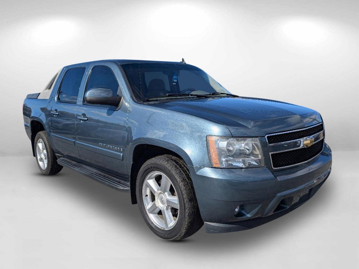 2008 /Dark Titanium/Light Titanium Chevrolet Avalanche LT w/1LT (3GNFK123X8G) with an Gas/Ethanol V8 5.3L/325 engine, 4-Speed Automatic w/OD transmission, located at 3959 U.S. 80 W, Phenix City, AL, 36870, (334) 297-4885, 32.469296, -85.135185 - 2008 Chevrolet Avalanche LT w/1LT - Photo#2