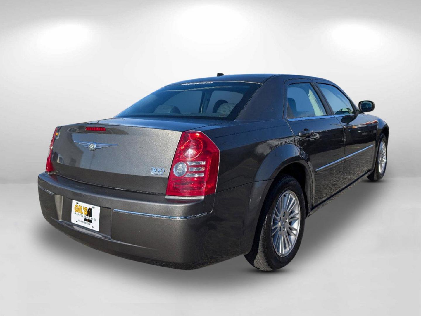 2008 /Dark Slate Gray Chrysler 300 Touring (2C3KA53G48H) with an Gas V6 3.5L/214 engine, 4-Speed Automatic transmission, located at 7000 Northlake Connector, Columbus, GA, 31904, (706) 987-8085, 32.524975, -84.978134 - 2008 Chrysler 300 Touring - Photo#4