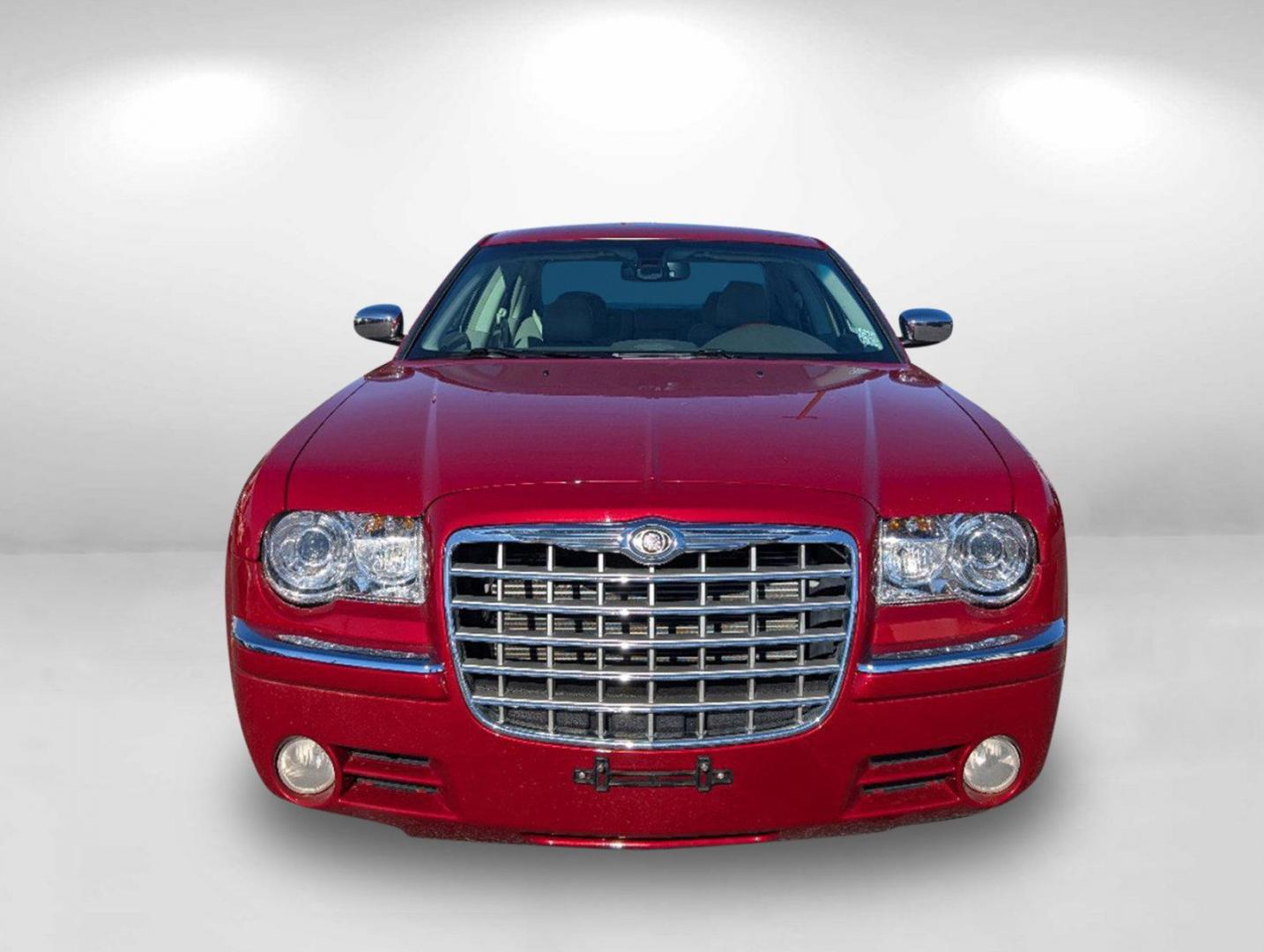 2008 /Dk Khaki/Lt Gray Chrysler 300 C Hemi (2C3KA63H98H) with an Gas V8 5.7L/345 engine, 5-Speed Automatic transmission, located at 3959 U.S. 80 W, Phenix City, AL, 36870, (334) 297-4885, 32.469296, -85.135185 - 2008 Chrysler 300 C Hemi - Photo#4