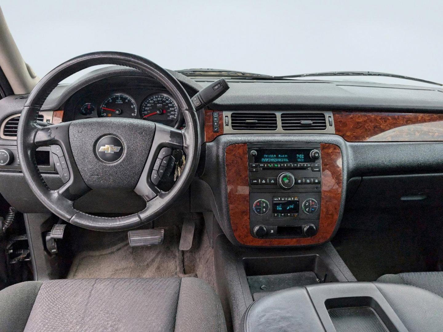 2010 /Ebony Chevrolet Avalanche LS (3GNNCEE00AG) with an Gas/Ethanol V8 5.3L/325 engine, 6-Speed Automatic w/OD transmission, located at 3959 U.S. 80 W, Phenix City, AL, 36870, (334) 297-4885, 32.469296, -85.135185 - 2010 Chevrolet Avalanche LS - Photo#11