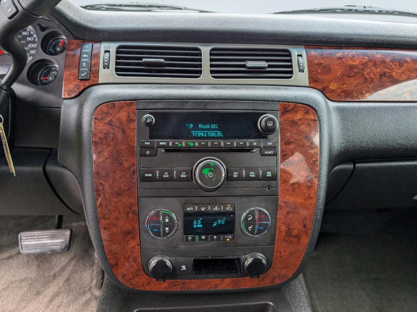 2010 /Ebony Chevrolet Avalanche LS (3GNNCEE00AG) with an Gas/Ethanol V8 5.3L/325 engine, 6-Speed Automatic w/OD transmission, located at 3959 U.S. 80 W, Phenix City, AL, 36870, (334) 297-4885, 32.469296, -85.135185 - 2010 Chevrolet Avalanche LS - Photo#13