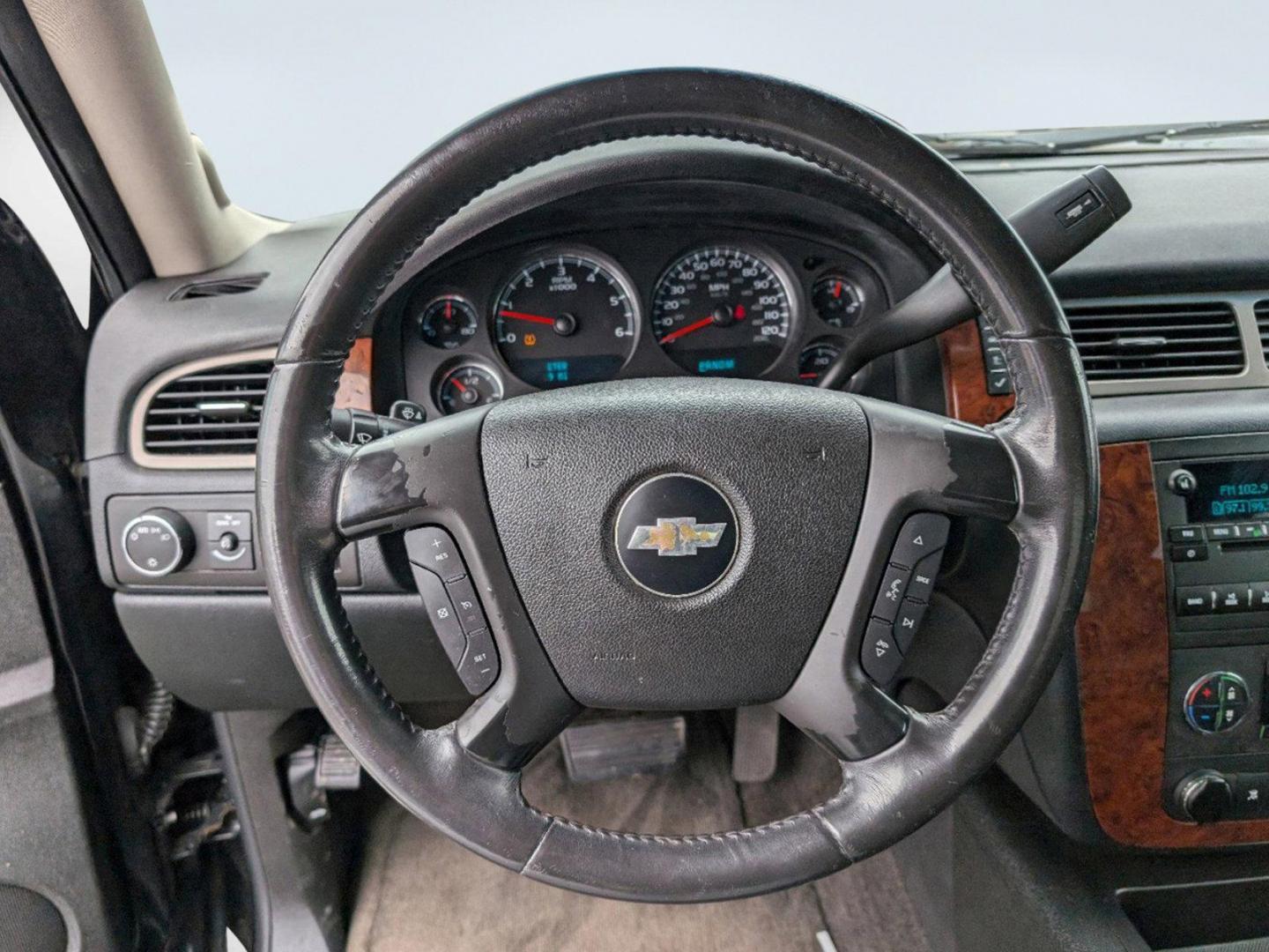 2010 /Ebony Chevrolet Avalanche LS (3GNNCEE00AG) with an Gas/Ethanol V8 5.3L/325 engine, 6-Speed Automatic w/OD transmission, located at 3959 U.S. 80 W, Phenix City, AL, 36870, (334) 297-4885, 32.469296, -85.135185 - 2010 Chevrolet Avalanche LS - Photo#15