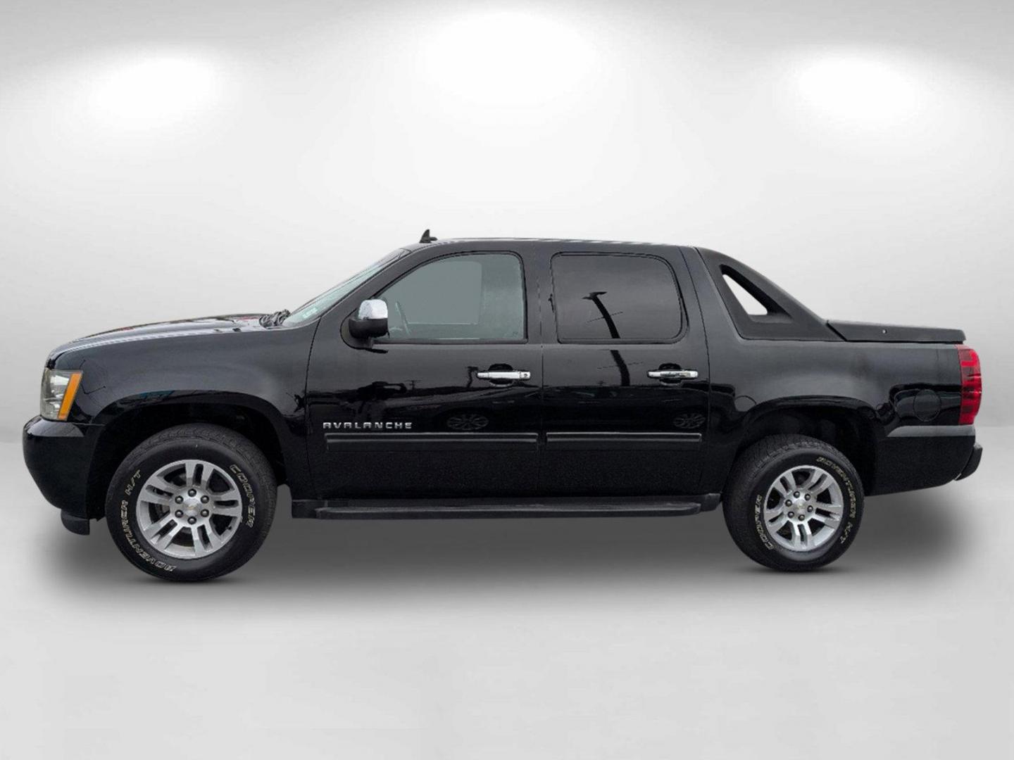 2010 /Ebony Chevrolet Avalanche LS (3GNNCEE00AG) with an Gas/Ethanol V8 5.3L/325 engine, 6-Speed Automatic w/OD transmission, located at 3959 U.S. 80 W, Phenix City, AL, 36870, (334) 297-4885, 32.469296, -85.135185 - 2010 Chevrolet Avalanche LS - Photo#7