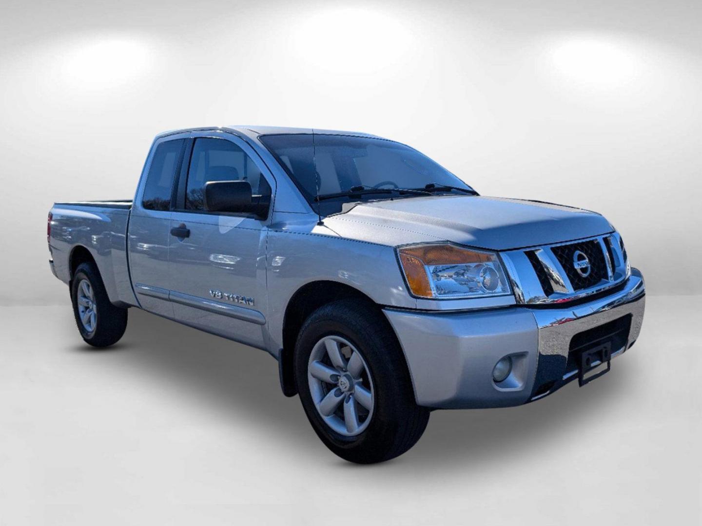 2010 /Charcoal Nissan Titan SE (1N6BA0CA0AN) with an Gas/Ethanol V8 5.6L/ engine, 5-Speed Automatic w/OD transmission, located at 3959 U.S. 80 W, Phenix City, AL, 36870, (334) 297-4885, 32.469296, -85.135185 - 2010 Nissan Titan SE - Photo#4