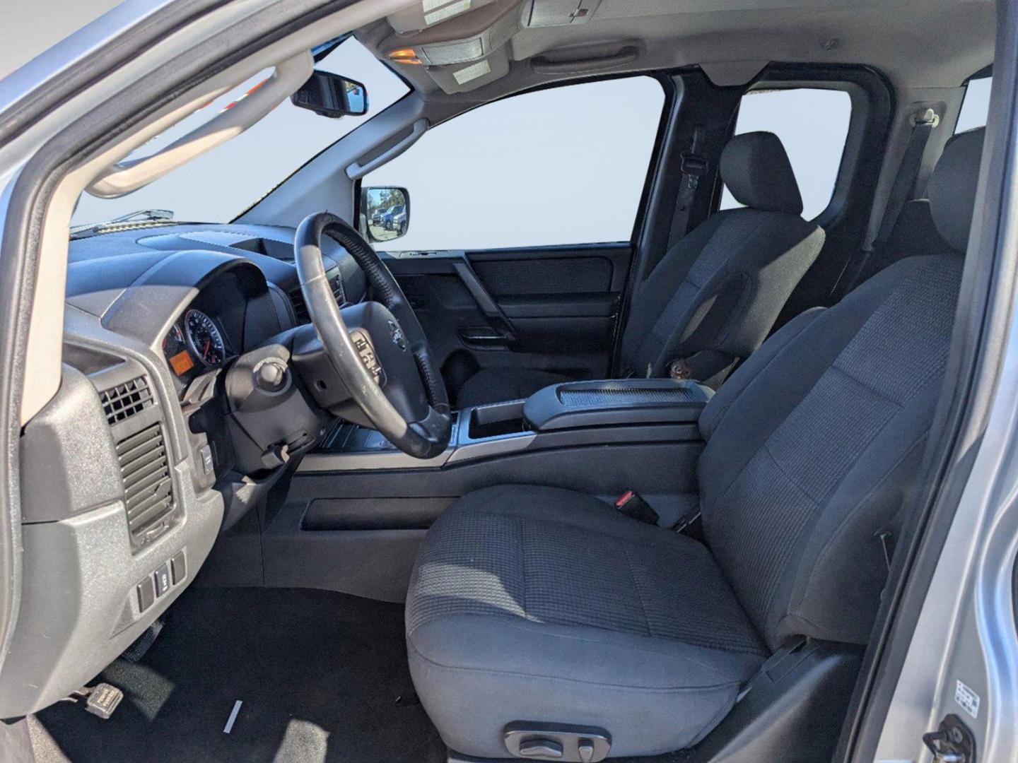 2010 /Charcoal Nissan Titan SE (1N6BA0CA0AN) with an Gas/Ethanol V8 5.6L/ engine, 5-Speed Automatic w/OD transmission, located at 3959 U.S. 80 W, Phenix City, AL, 36870, (334) 297-4885, 32.469296, -85.135185 - 2010 Nissan Titan SE - Photo#11