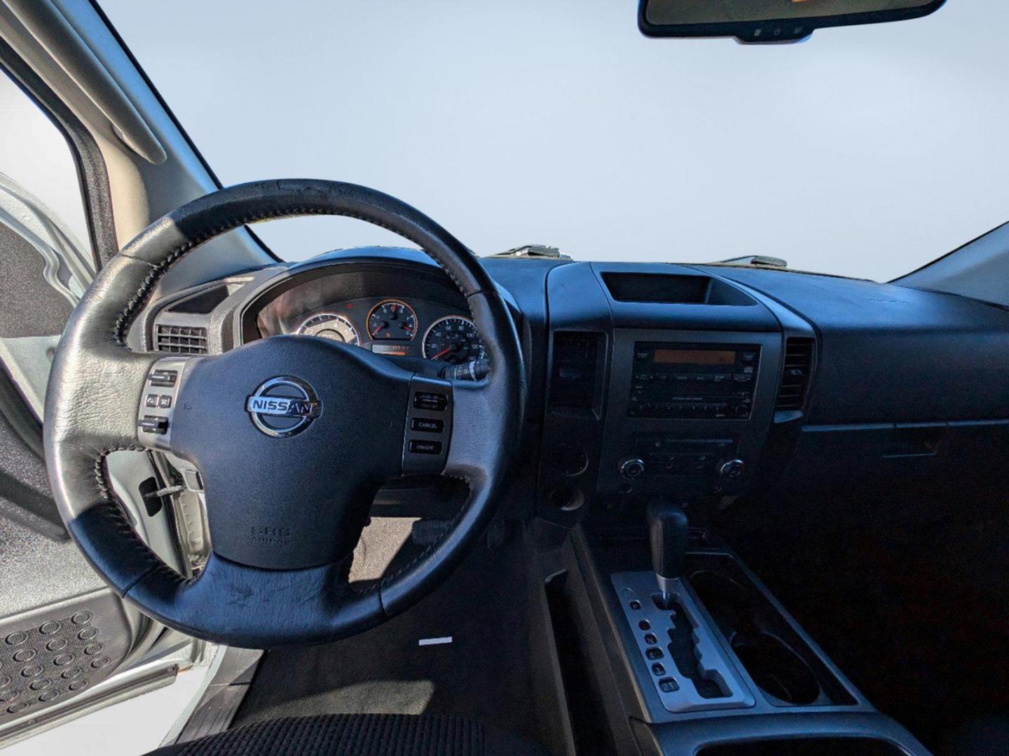 2010 /Charcoal Nissan Titan SE (1N6BA0CA0AN) with an Gas/Ethanol V8 5.6L/ engine, 5-Speed Automatic w/OD transmission, located at 3959 U.S. 80 W, Phenix City, AL, 36870, (334) 297-4885, 32.469296, -85.135185 - 2010 Nissan Titan SE - Photo#13