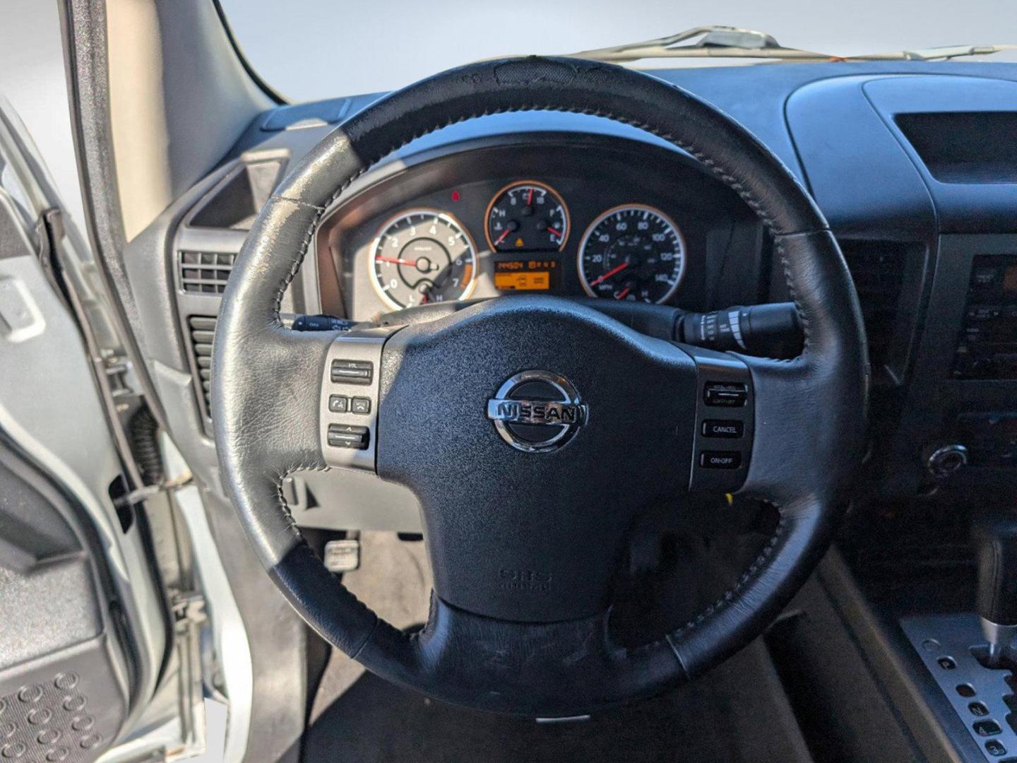 2010 /Charcoal Nissan Titan SE (1N6BA0CA0AN) with an Gas/Ethanol V8 5.6L/ engine, 5-Speed Automatic w/OD transmission, located at 3959 U.S. 80 W, Phenix City, AL, 36870, (334) 297-4885, 32.469296, -85.135185 - 2010 Nissan Titan SE - Photo#15