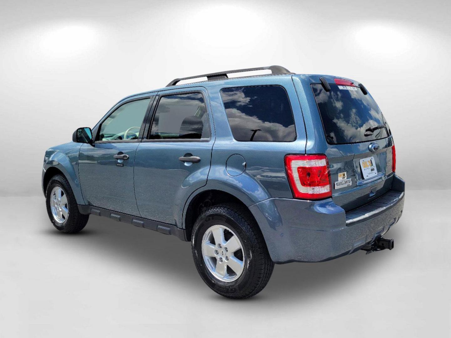 2011 Blue Ford Escape XLT (1FMCU0D73BK) with an Gas I4 2.5L/152 engine, 6-Speed Automatic transmission, located at 5115 14th Ave., Columbus, GA, 31904, (706) 323-0345, 32.511494, -84.971046 - 2011 Ford Escape XLT - Photo#6