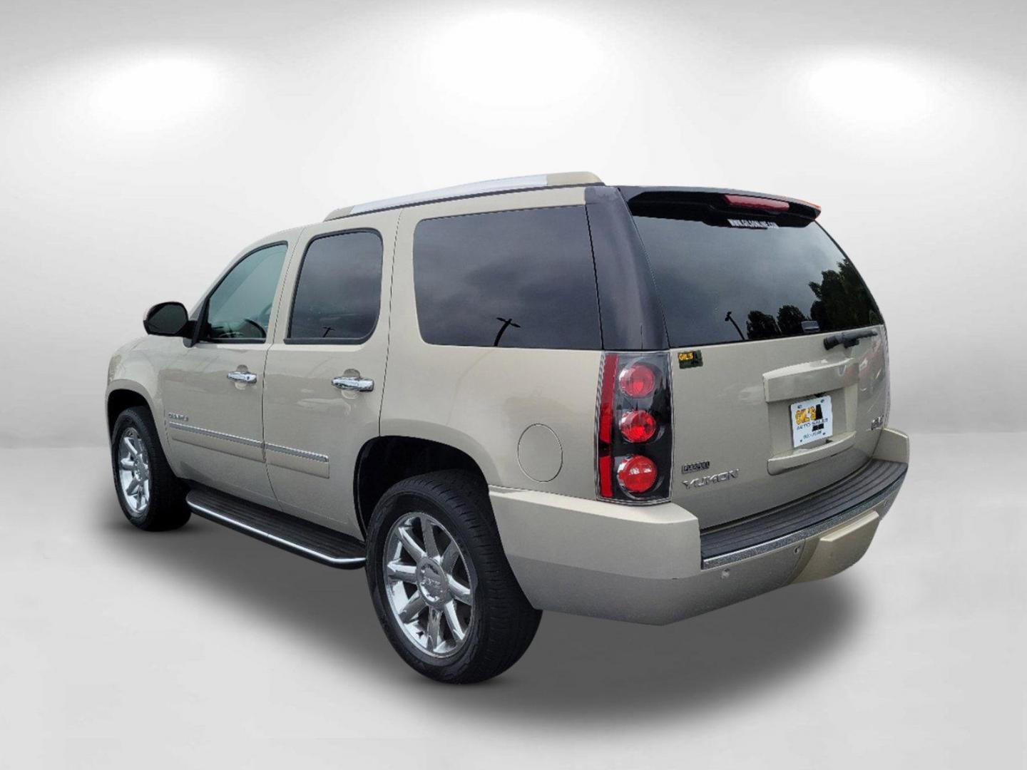 2011 Gold Mist Metallic /Cocoa/Light Cashmere GMC Yukon Denali (1GKS1EEF6BR) with an Gas/Ethanol V8 6.2L/378 engine, 6-Speed Automatic w/OD transmission, located at 5115 14th Ave., Columbus, GA, 31904, (706) 323-0345, 32.511494, -84.971046 - 2011 GMC Yukon Denali - Photo#6