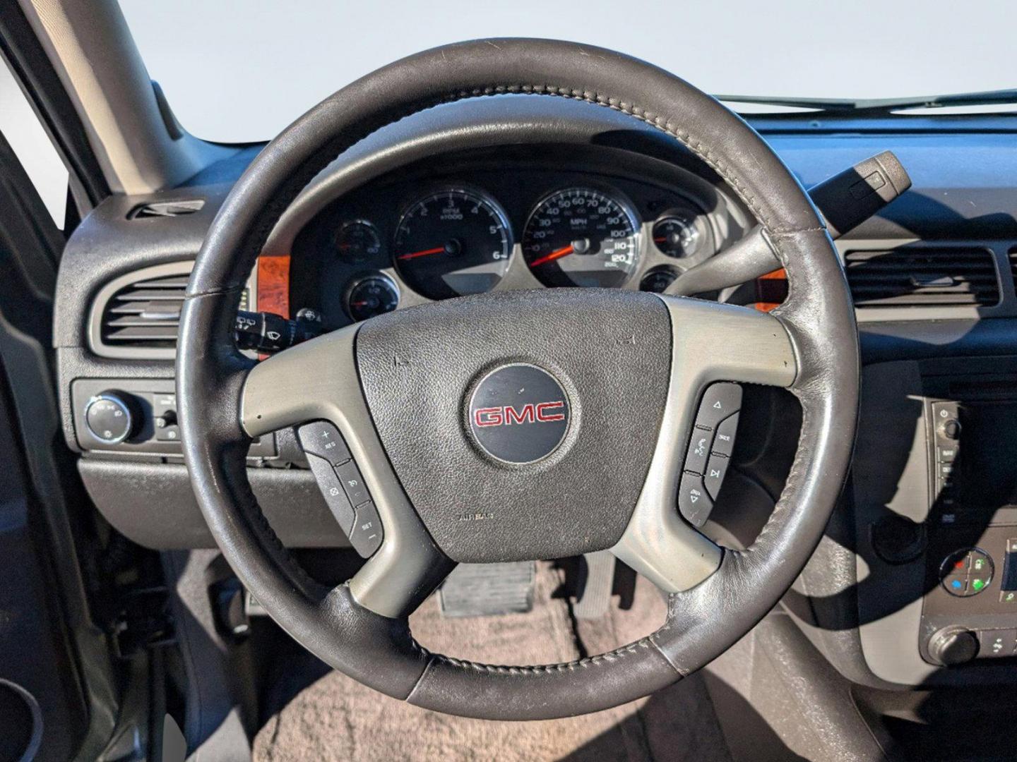 2011 /Ebony GMC Yukon SLT (1GKS1CE03BR) with an Gas/Ethanol V8 5.3L/323 engine, 6-Speed Automatic w/OD transmission, located at 3959 U.S. 80 W, Phenix City, AL, 36870, (334) 297-4885, 32.469296, -85.135185 - 2011 GMC Yukon SLT - Photo#15