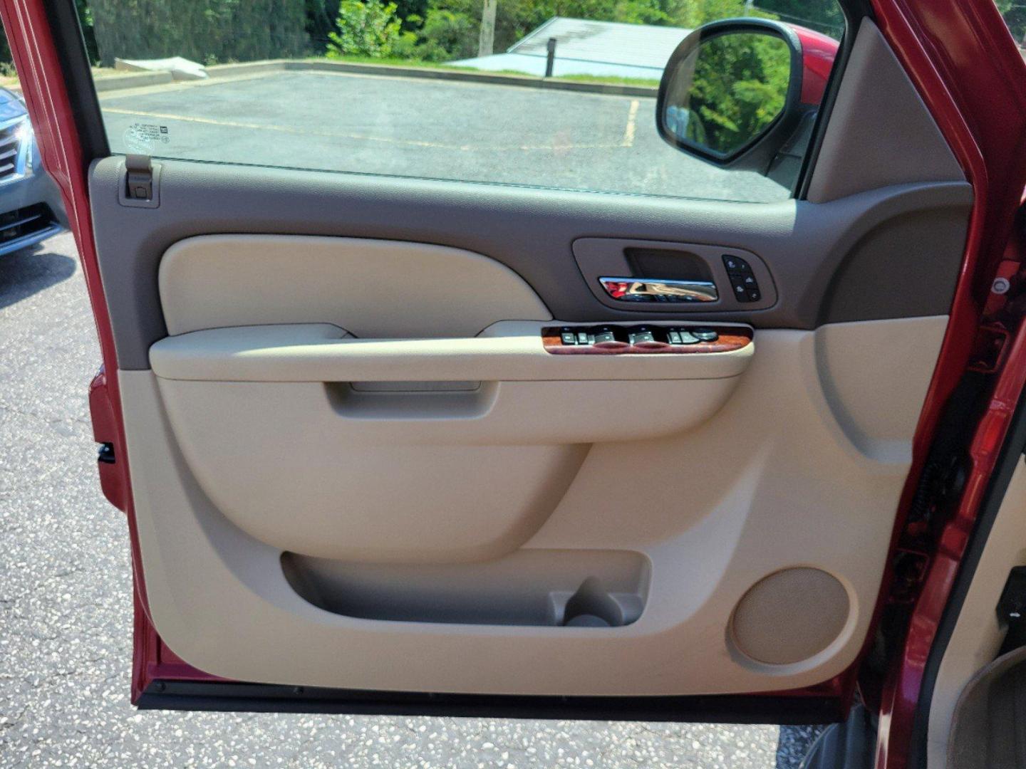 2012 Crystal Red Tintcoat /Light Cashmere/Dark Cashmere Chevrolet Tahoe LT (1GNSKBE05CR) with an Gas/Ethanol V8 5.3L/323 engine, 6-Speed Automatic w/OD transmission, located at 5115 14th Ave., Columbus, GA, 31904, (706) 323-0345, 32.511494, -84.971046 - 2012 Chevrolet Tahoe LT - Photo#9