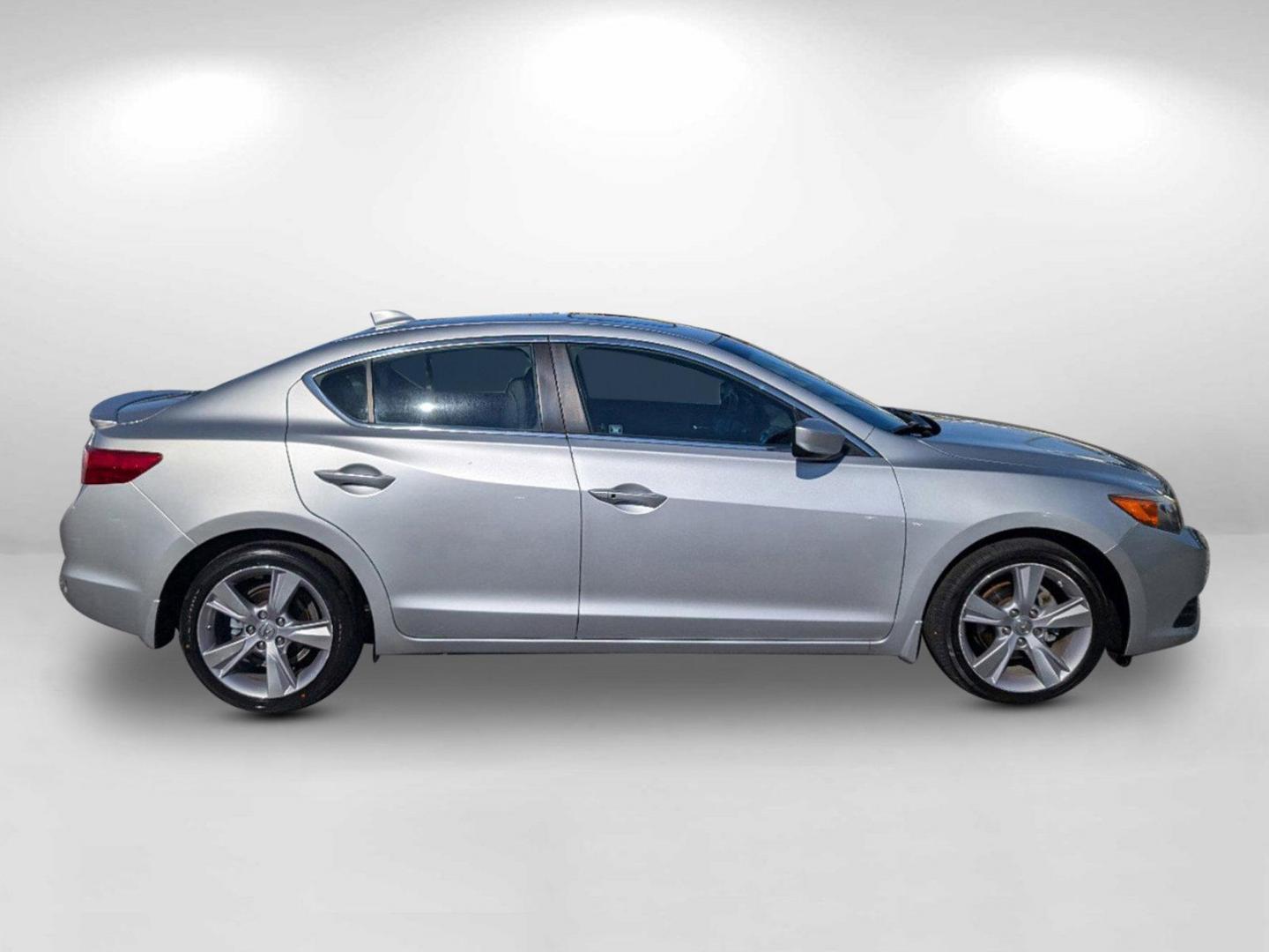 2013 Acura ILX Tech Pkg (19VDE1F74DE) with an Gas I4 2.0L/122 engine, 5-Speed Automatic w/Manual Shift transmission, located at 3959 U.S. 80 W, Phenix City, AL, 36870, (334) 297-4885, 32.469296, -85.135185 - 2013 Acura ILX Tech Pkg - Photo#3