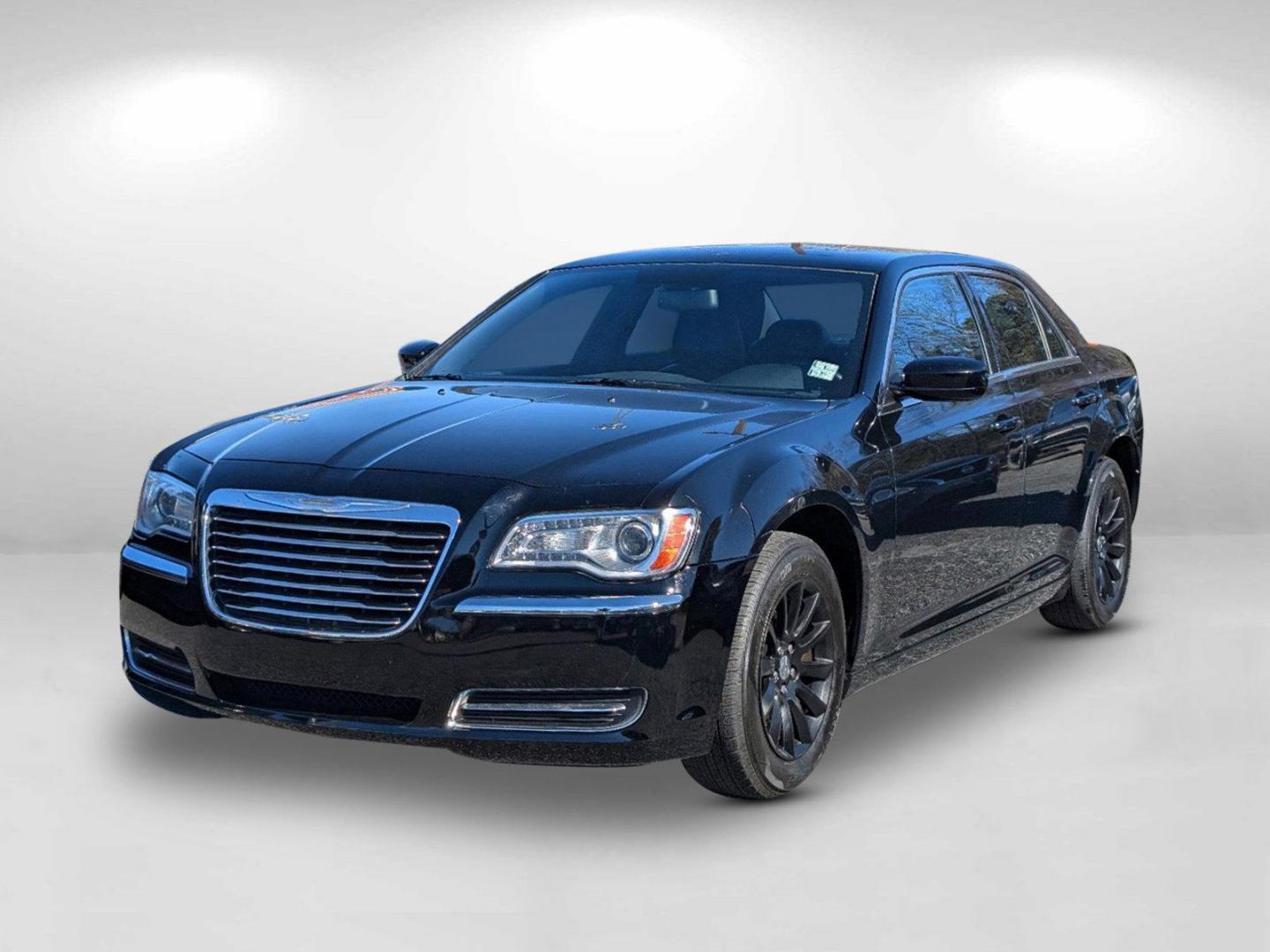 2013 /Black Chrysler 300 (2C3CCAAG8DH) with an Gas/Ethanol V6 3.6L/220 engine, 8-Speed Automatic transmission, located at 3959 U.S. 80 W, Phenix City, AL, 36870, (334) 297-4885, 32.469296, -85.135185 - 2013 Chrysler 300 - Photo#4