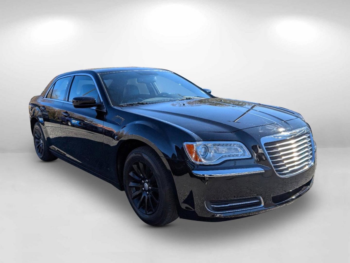 2013 /Black Chrysler 300 (2C3CCAAG8DH) with an Gas/Ethanol V6 3.6L/220 engine, 8-Speed Automatic transmission, located at 3959 U.S. 80 W, Phenix City, AL, 36870, (334) 297-4885, 32.469296, -85.135185 - 2013 Chrysler 300 - Photo#6