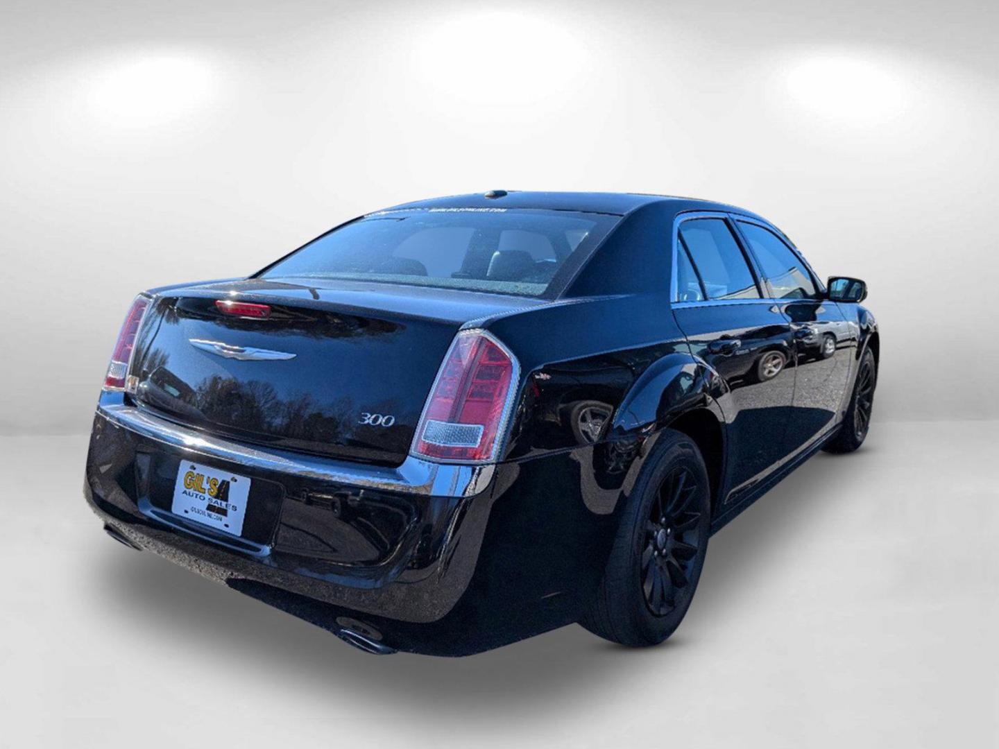 2013 /Black Chrysler 300 (2C3CCAAG8DH) with an Gas/Ethanol V6 3.6L/220 engine, 8-Speed Automatic transmission, located at 3959 U.S. 80 W, Phenix City, AL, 36870, (334) 297-4885, 32.469296, -85.135185 - 2013 Chrysler 300 - Photo#8