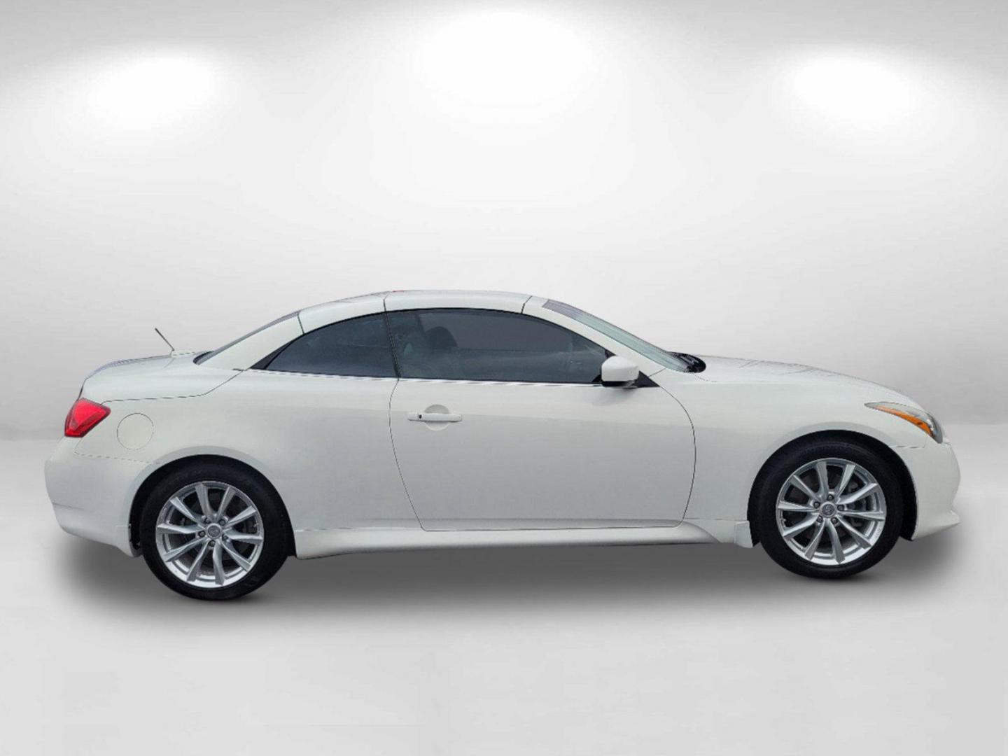 2013 Moonlight White /Wheat INFINITI G37 Convertible Base (JN1CV6FE7DM) with an Gas V6 3.7L/226 engine, 7-Speed Automatic w/OD transmission, located at 1430 Gateway Drive, Opelika, AL, 36801, (334) 239-0944, 32.637871, -85.409790 - 2013 INFINITI G37 Convertible Base - Photo#3