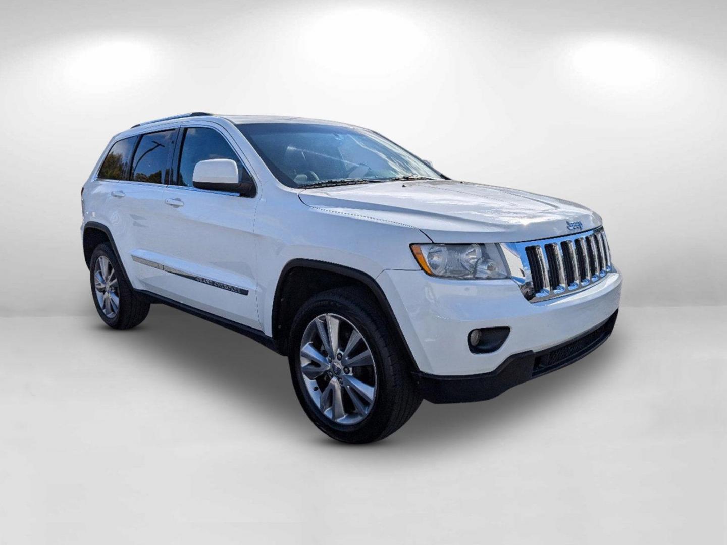 2013 /Black Jeep Grand Cherokee Laredo (1C4RJEAG9DC) with an Gas/Ethanol V6 3.6L/220 engine, 5-Speed Automatic transmission, located at 5115 14th Ave., Columbus, GA, 31904, (706) 323-0345, 32.511494, -84.971046 - 2013 Jeep Grand Cherokee Laredo - Photo#2