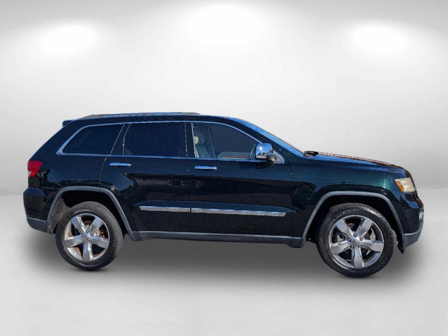 2013 /Black/Light Frost Beige Jeep Grand Cherokee Limited (1C4RJEBG8DC) with an Gas/Ethanol V6 3.6L/220 engine, 5-Speed Automatic transmission, located at 3959 U.S. 80 W, Phenix City, AL, 36870, (334) 297-4885, 32.469296, -85.135185 - 2013 Jeep Grand Cherokee Limited - Photo#3