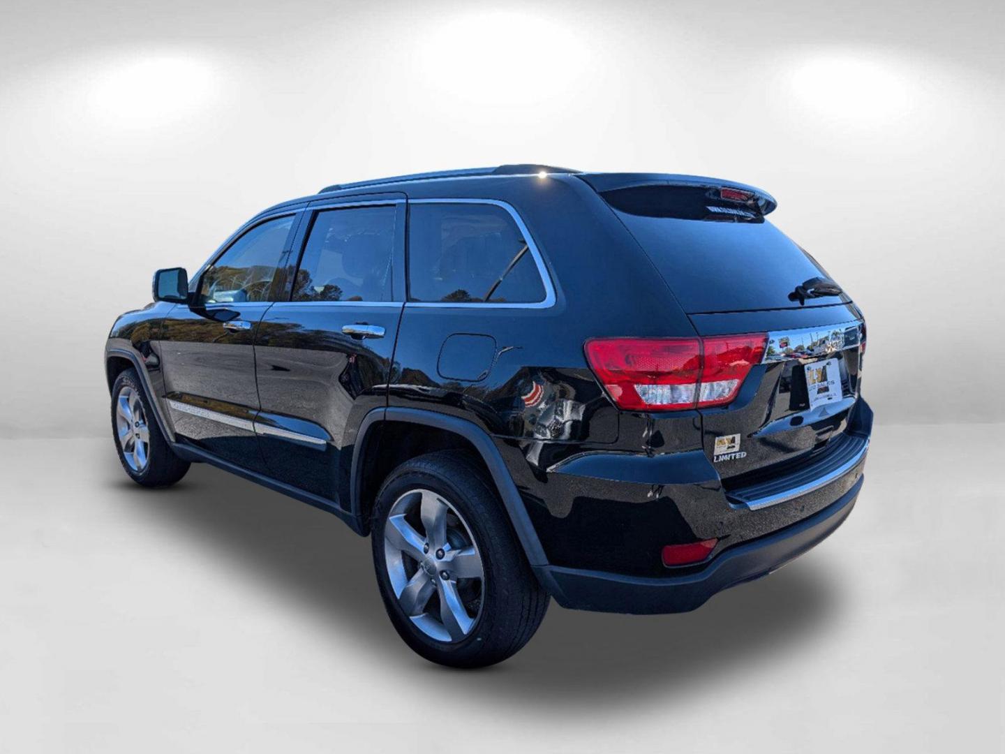 2013 /Black/Light Frost Beige Jeep Grand Cherokee Limited (1C4RJEBG8DC) with an Gas/Ethanol V6 3.6L/220 engine, 5-Speed Automatic transmission, located at 3959 U.S. 80 W, Phenix City, AL, 36870, (334) 297-4885, 32.469296, -85.135185 - 2013 Jeep Grand Cherokee Limited - Photo#6