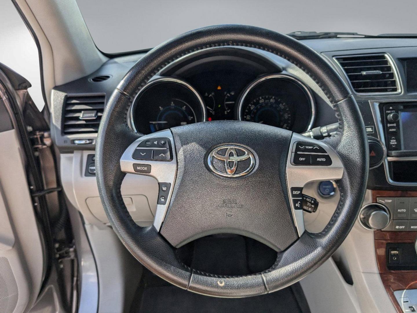 2013 Toyota Highlander Hybrid Limited (JTEDC3EH7D2) with an Gas/Electric V6 3.5L/211 engine, 1-Speed CVT Automatic transmission, located at 5115 14th Ave., Columbus, GA, 31904, (706) 323-0345, 32.511494, -84.971046 - 2013 Toyota Highlander Hybrid Limited - Photo#13