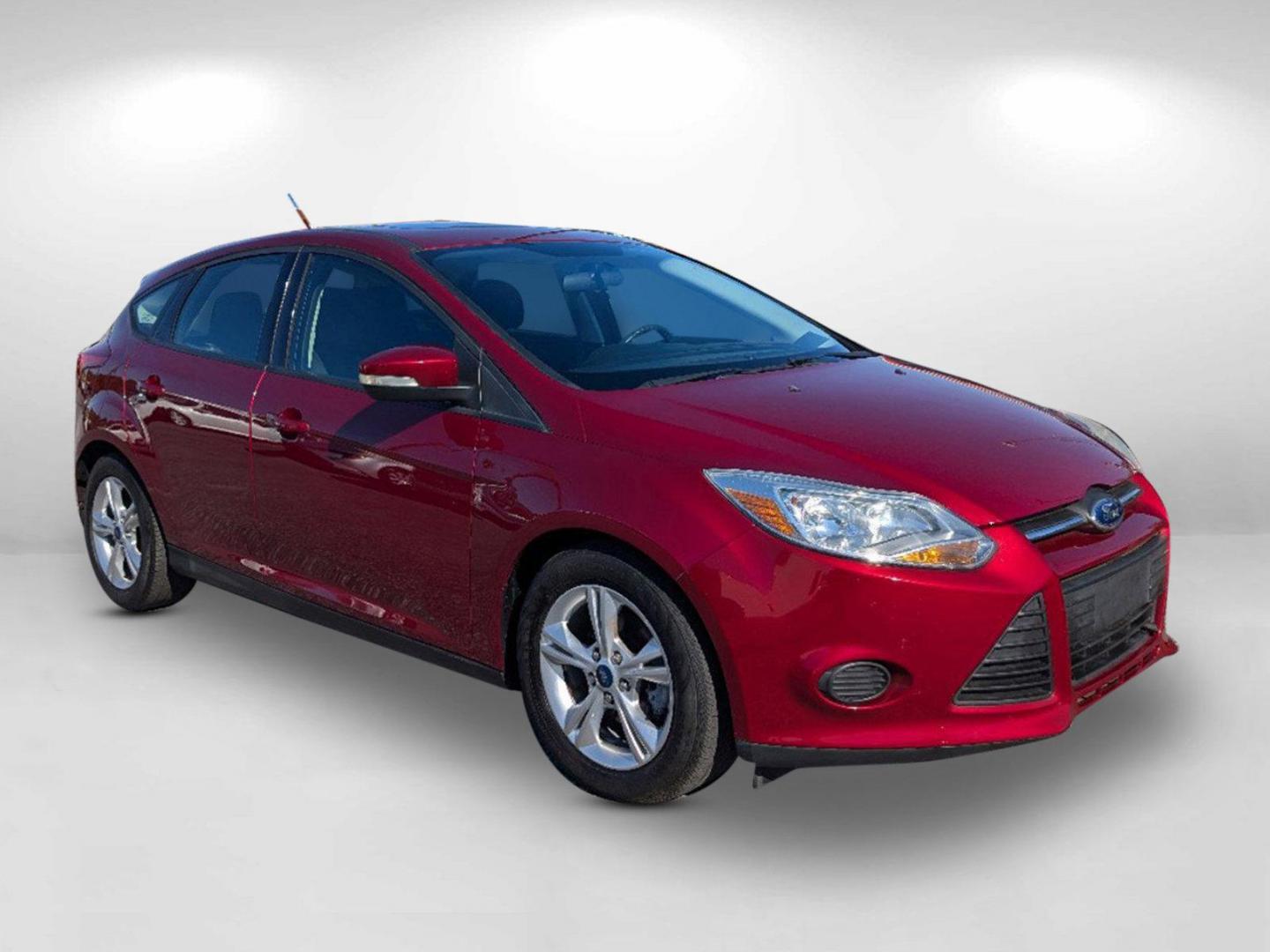 2014 Ford Focus SE (1FADP3K28EL) with an Regular Unleaded I-4 2.0 L/122 engine, located at 3959 U.S. 80 W, Phenix City, AL, 36870, (334) 297-4885, 32.469296, -85.135185 - 2014 Ford Focus SE - Photo#2