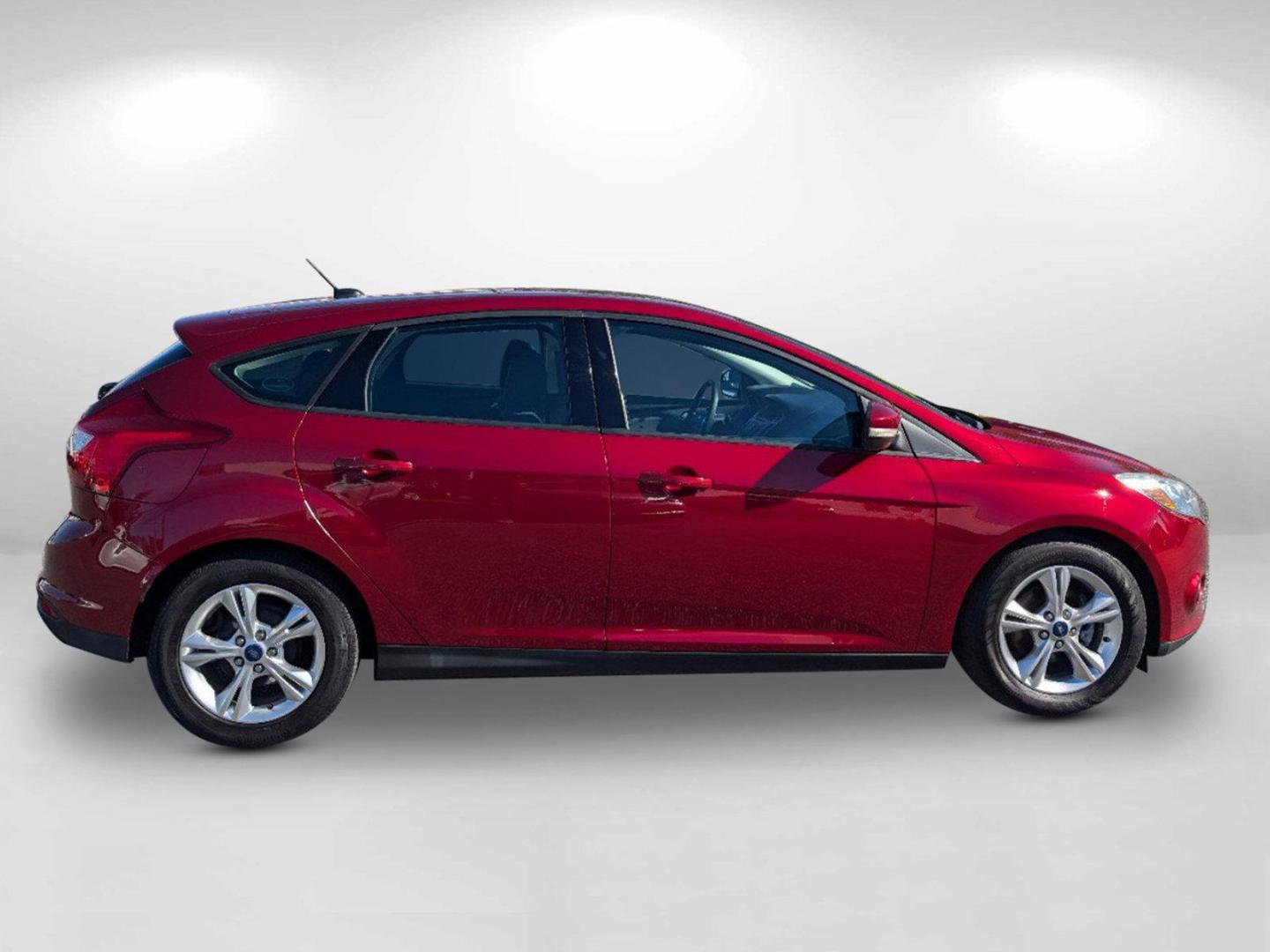 2014 Ford Focus SE (1FADP3K28EL) with an Regular Unleaded I-4 2.0 L/122 engine, located at 3959 U.S. 80 W, Phenix City, AL, 36870, (334) 297-4885, 32.469296, -85.135185 - 2014 Ford Focus SE - Photo#3