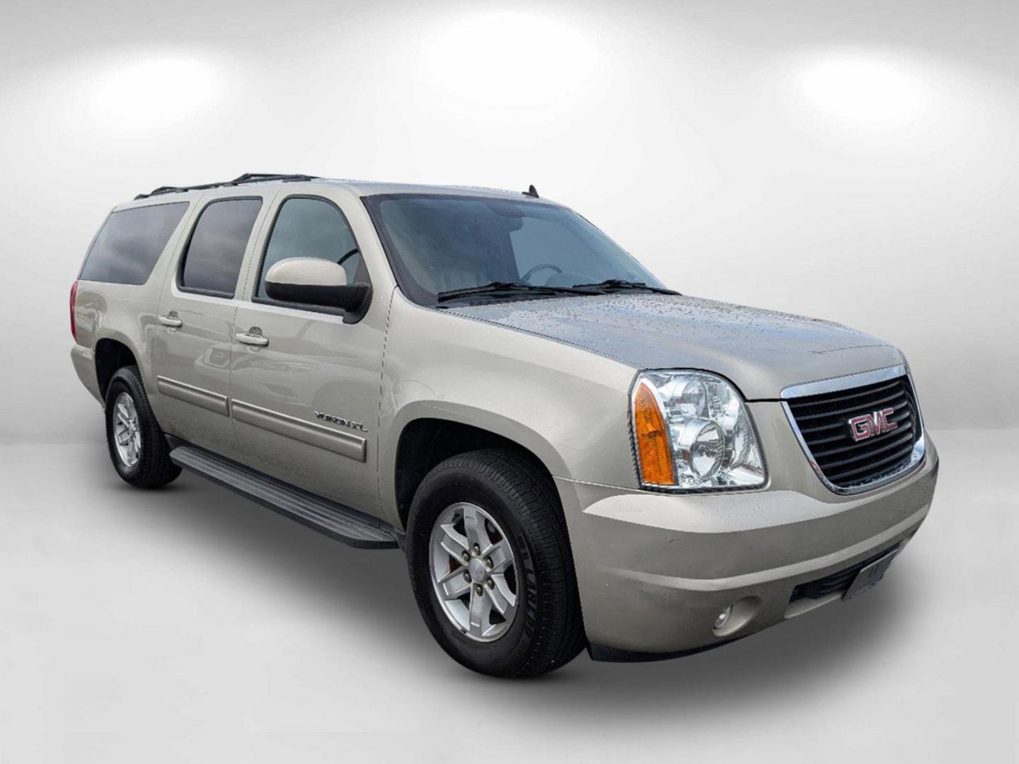 2014 /Light Titanium GMC Yukon XL SLT (1GKS1KE09ER) with an Gas/Ethanol V8 5.3L/323 engine, 6-Speed Automatic transmission, located at 5115 14th Ave., Columbus, GA, 31904, (706) 323-0345, 32.511494, -84.971046 - 2014 GMC Yukon XL SLT - Photo#2