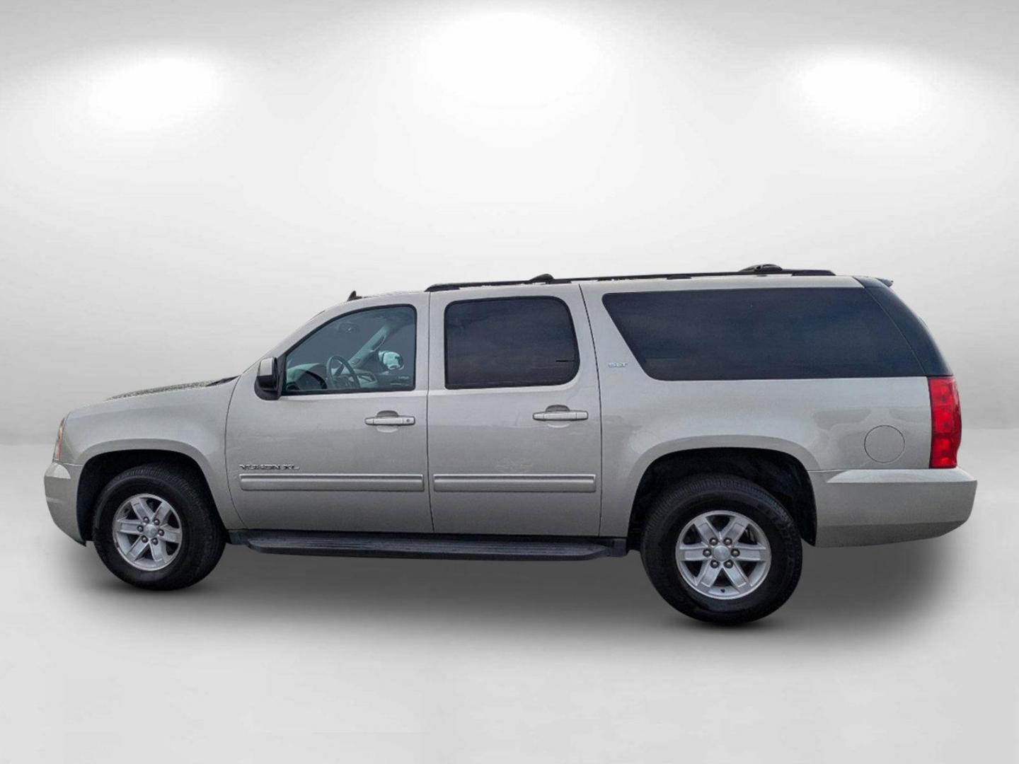 2014 /Light Titanium GMC Yukon XL SLT (1GKS1KE09ER) with an Gas/Ethanol V8 5.3L/323 engine, 6-Speed Automatic transmission, located at 5115 14th Ave., Columbus, GA, 31904, (706) 323-0345, 32.511494, -84.971046 - 2014 GMC Yukon XL SLT - Photo#7