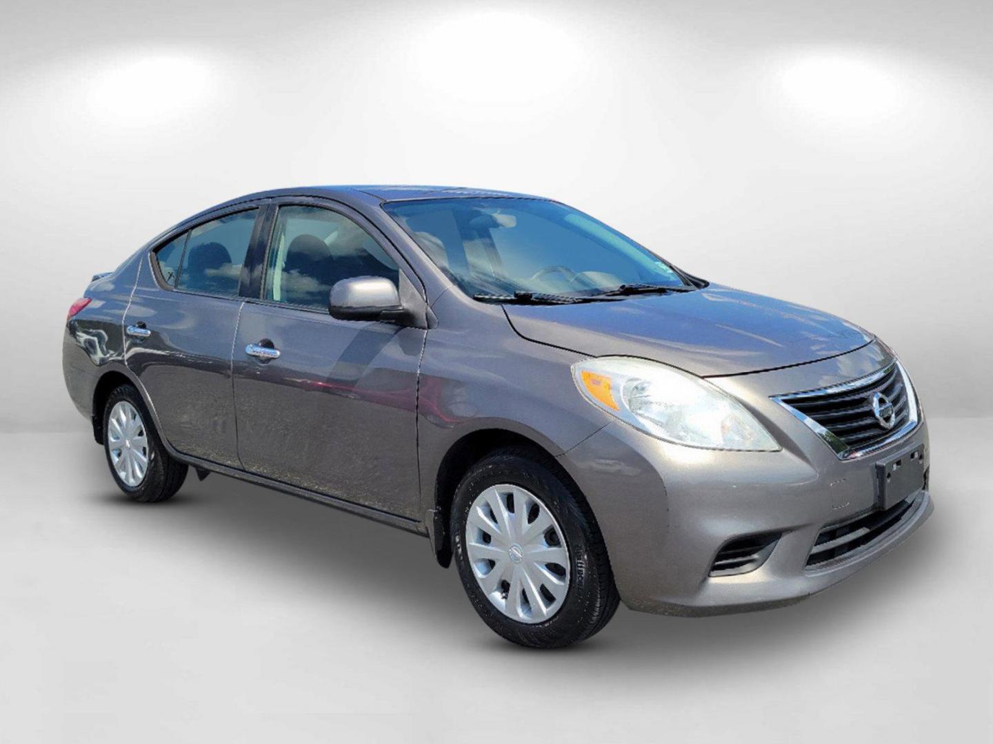 2014 Titanium /Charcoal Nissan Versa SV (3N1CN7AP4EL) with an Regular Unleaded I-4 1.6 L/98 engine, 1-Speed CVT w/OD transmission, located at 521 Old Farm Lane Rd, Prattville, AL, 36066, (334) 325-1505, 32.482460, -86.416367 - 2014 Nissan Versa SV - Photo#2