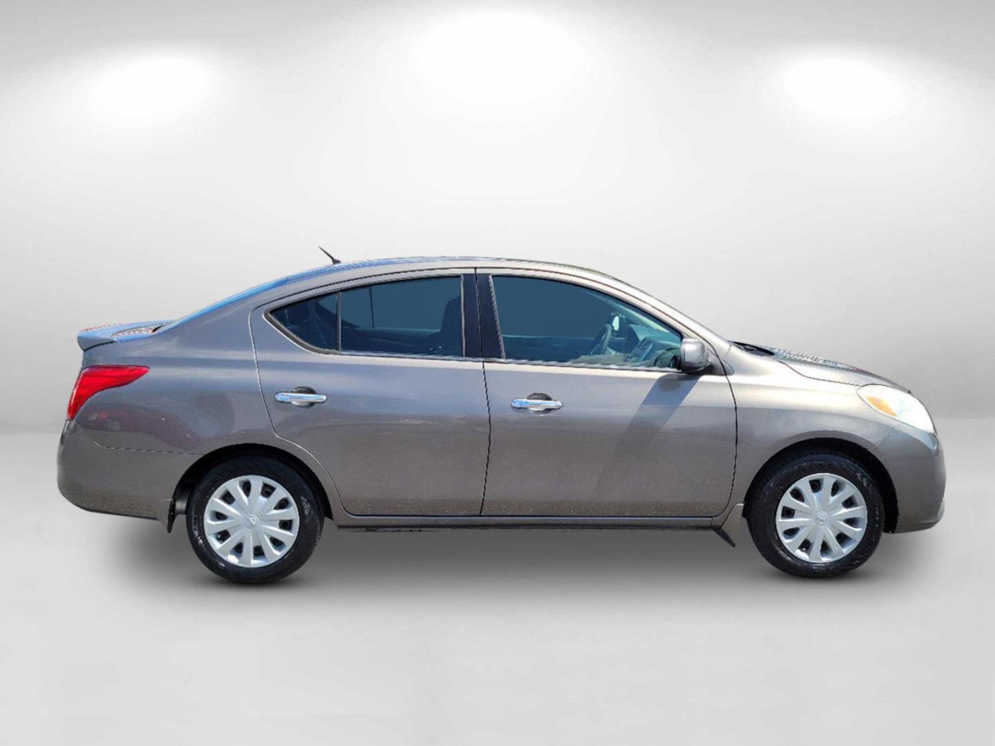 2014 Titanium /Charcoal Nissan Versa SV (3N1CN7AP4EL) with an Regular Unleaded I-4 1.6 L/98 engine, 1-Speed CVT w/OD transmission, located at 521 Old Farm Lane Rd, Prattville, AL, 36066, (334) 325-1505, 32.482460, -86.416367 - 2014 Nissan Versa SV - Photo#3