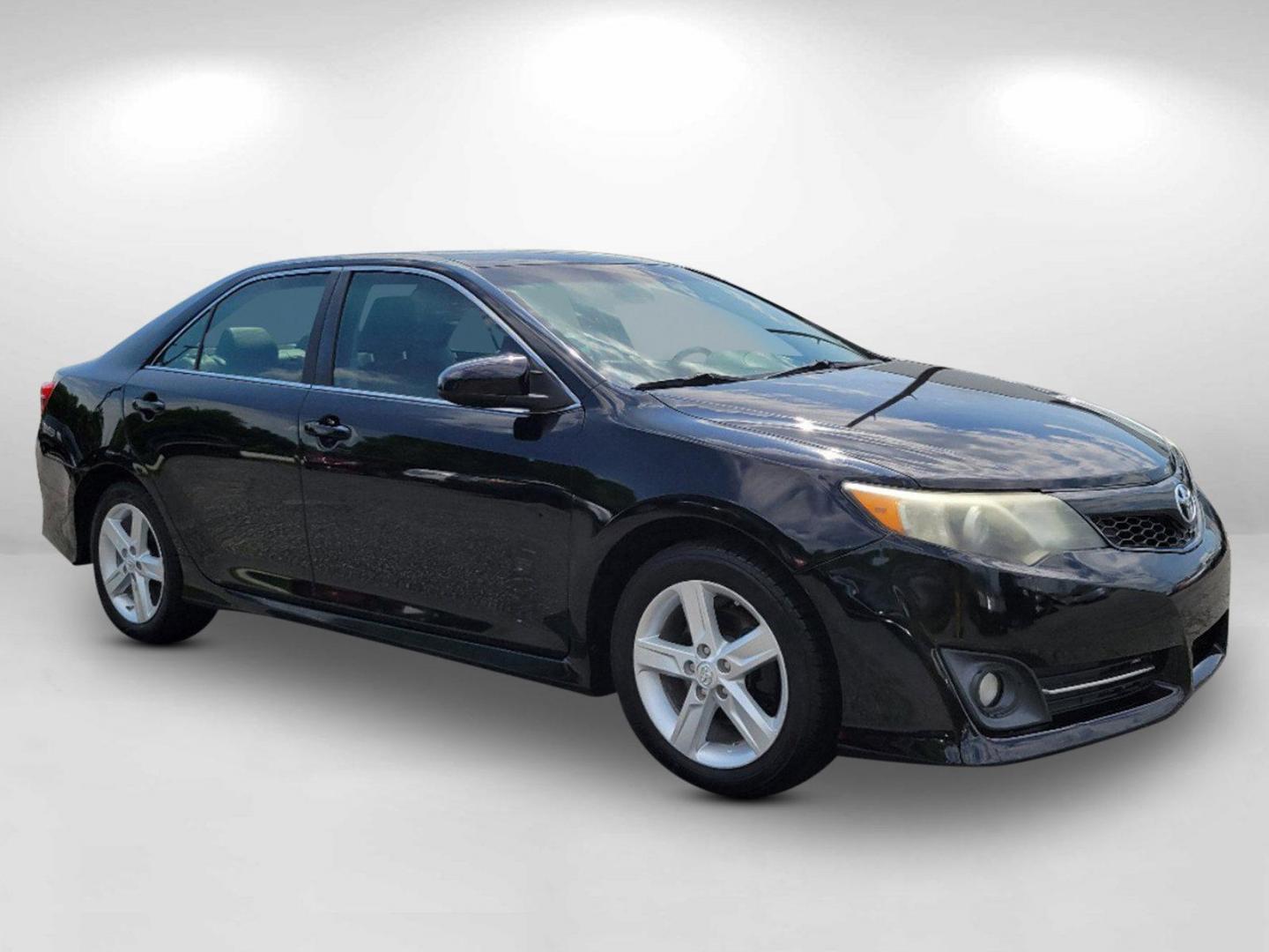 2014 Black Toyota Camry SE (4T1BF1FK9EU) with an Regular Unleaded I-4 2.5 L/152 engine, 6-Speed Automatic w/OD transmission, located at 5115 14th Ave., Columbus, GA, 31904, (706) 323-0345, 32.511494, -84.971046 - 2014 Toyota Camry SE - Photo#2