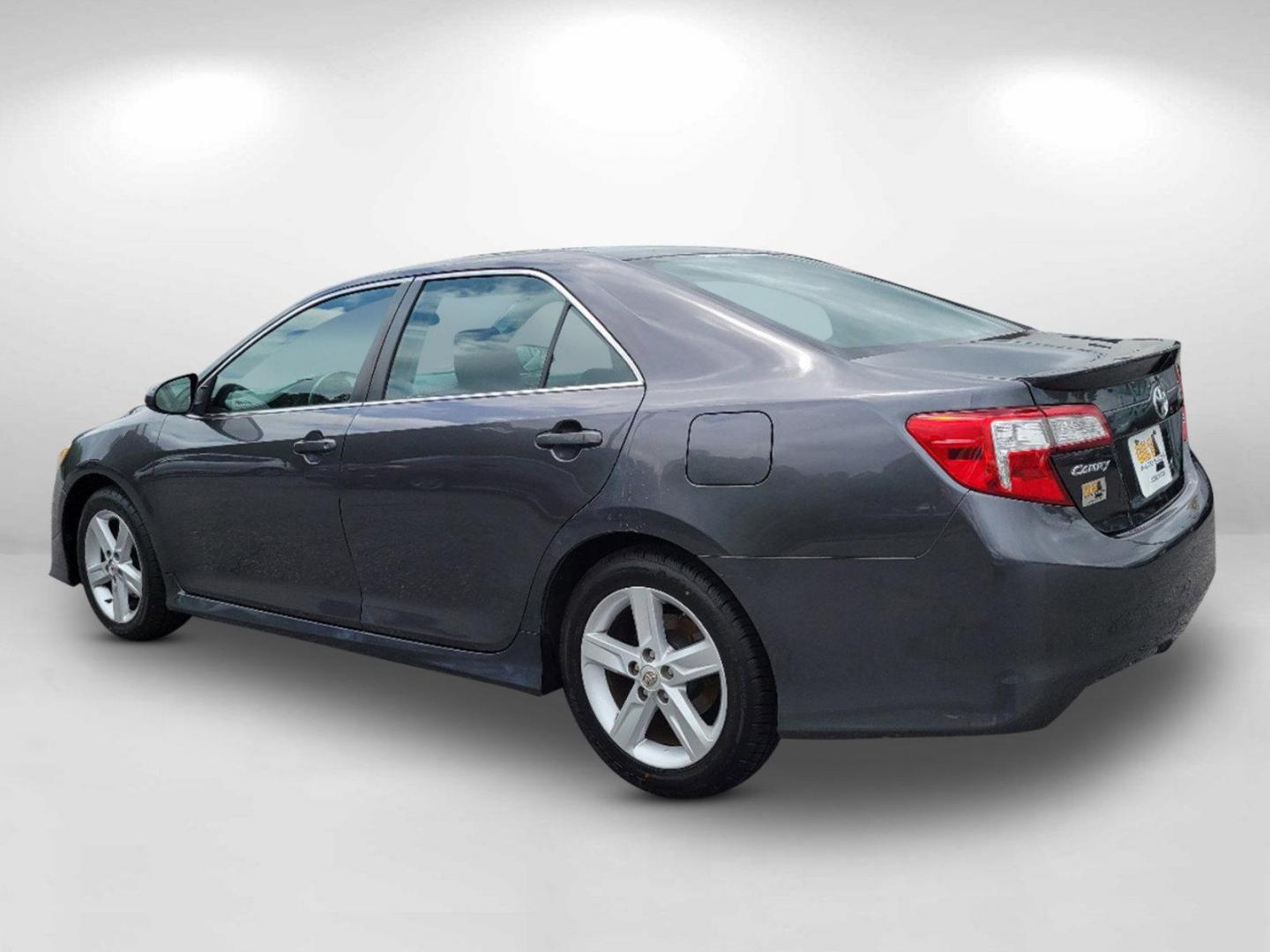 2014 Gray Toyota Camry SE (4T1BF1FK5EU) with an Regular Unleaded I-4 2.5 L/152 engine, 6-Speed Automatic w/OD transmission, located at 3959 U.S. 80 W, Phenix City, AL, 36870, (334) 297-4885, 32.469296, -85.135185 - 2014 Toyota Camry SE - Photo#6