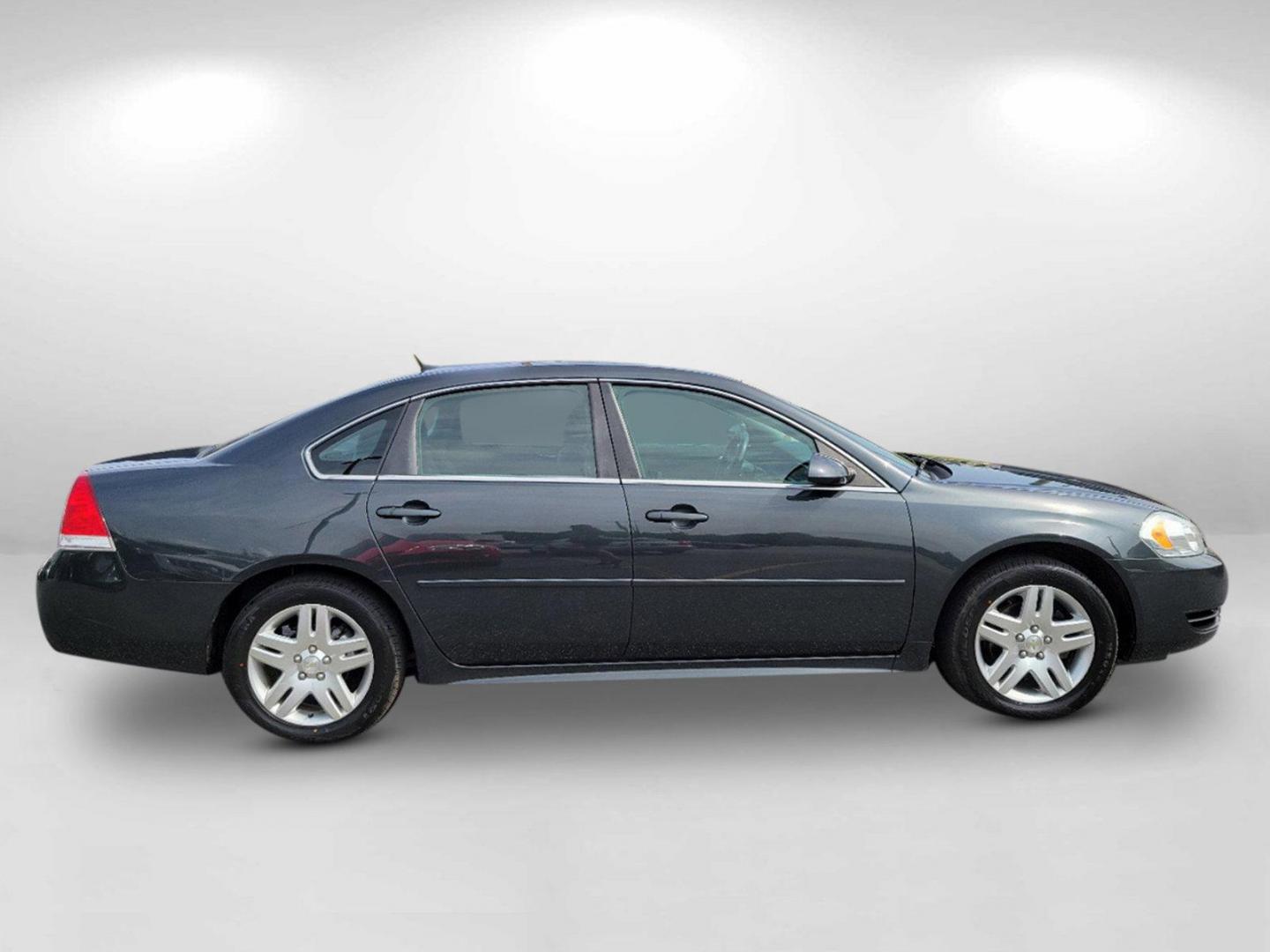 2015 Ashen Gray Metallic /Ebony Chevrolet Impala Limited LT (2G1WB5E32F1) with an Gas/Ethanol V6 3.6L/217 engine, 6-Speed Automatic transmission, located at 521 Old Farm Lane Rd, Prattville, AL, 36066, (334) 325-1505, 32.482460, -86.416367 - 2015 Chevrolet Impala Limited LT - Photo#3