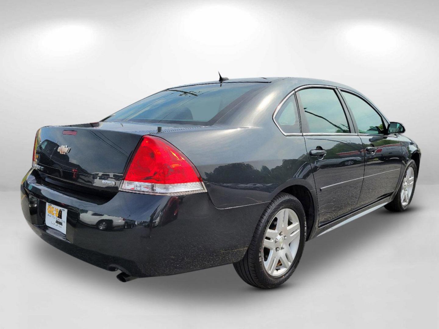 2015 Ashen Gray Metallic /Ebony Chevrolet Impala Limited LT (2G1WB5E32F1) with an Gas/Ethanol V6 3.6L/217 engine, 6-Speed Automatic transmission, located at 521 Old Farm Lane Rd, Prattville, AL, 36066, (334) 325-1505, 32.482460, -86.416367 - 2015 Chevrolet Impala Limited LT - Photo#4