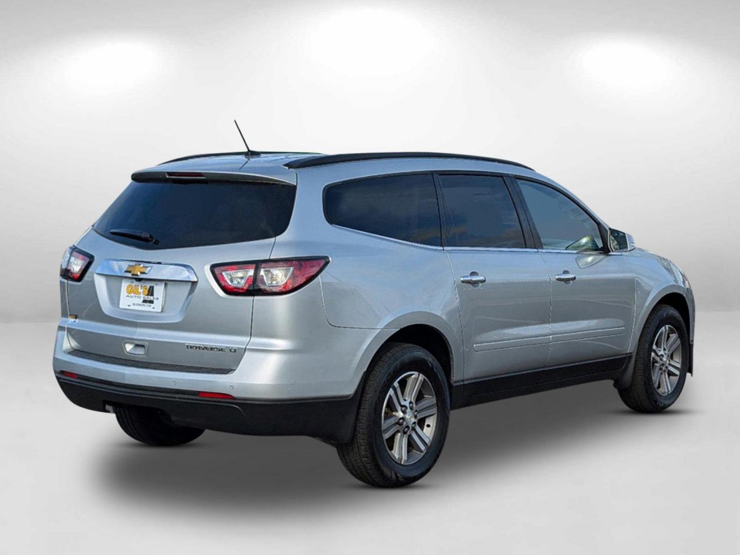 2015 Silver Ice Metallic /Dark Titanium/Light Titanium Chevrolet Traverse LT (1GNKRHKD0FJ) with an Gas V6 3.6L/217 engine, 6-Speed Automatic transmission, located at 521 Old Farm Lane Rd, Prattville, AL, 36066, (334) 325-1505, 32.482460, -86.416367 - 2015 Chevrolet Traverse LT - Photo#4