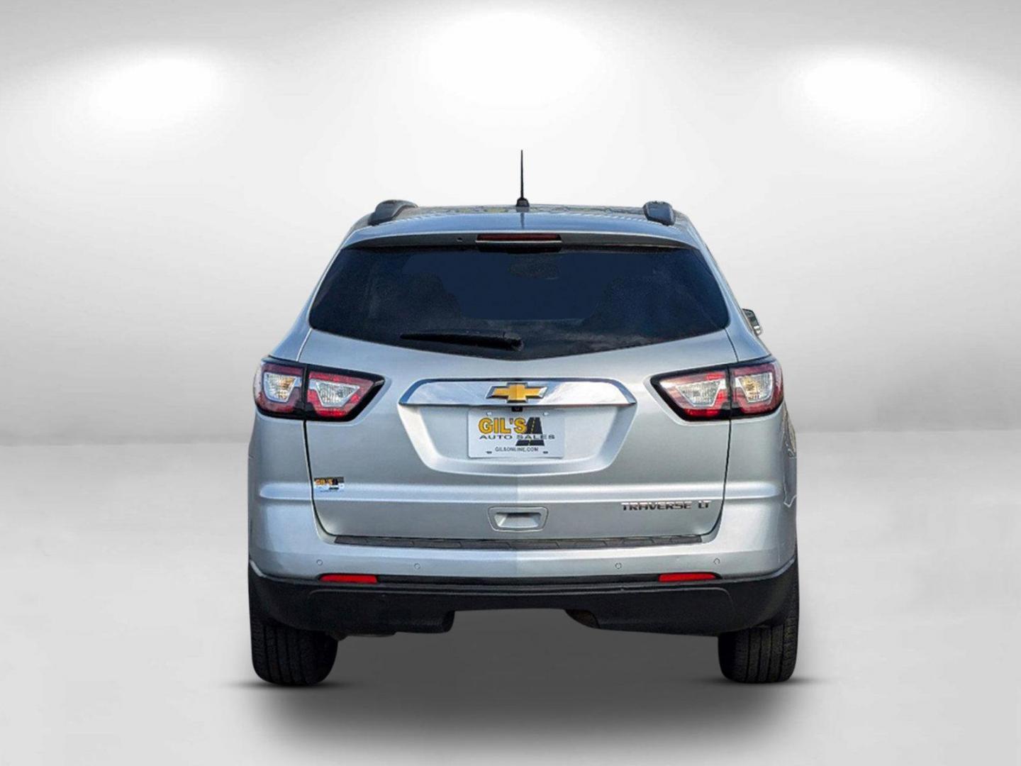 2015 Silver Ice Metallic /Dark Titanium/Light Titanium Chevrolet Traverse LT (1GNKRHKD0FJ) with an Gas V6 3.6L/217 engine, 6-Speed Automatic transmission, located at 521 Old Farm Lane Rd, Prattville, AL, 36066, (334) 325-1505, 32.482460, -86.416367 - 2015 Chevrolet Traverse LT - Photo#5