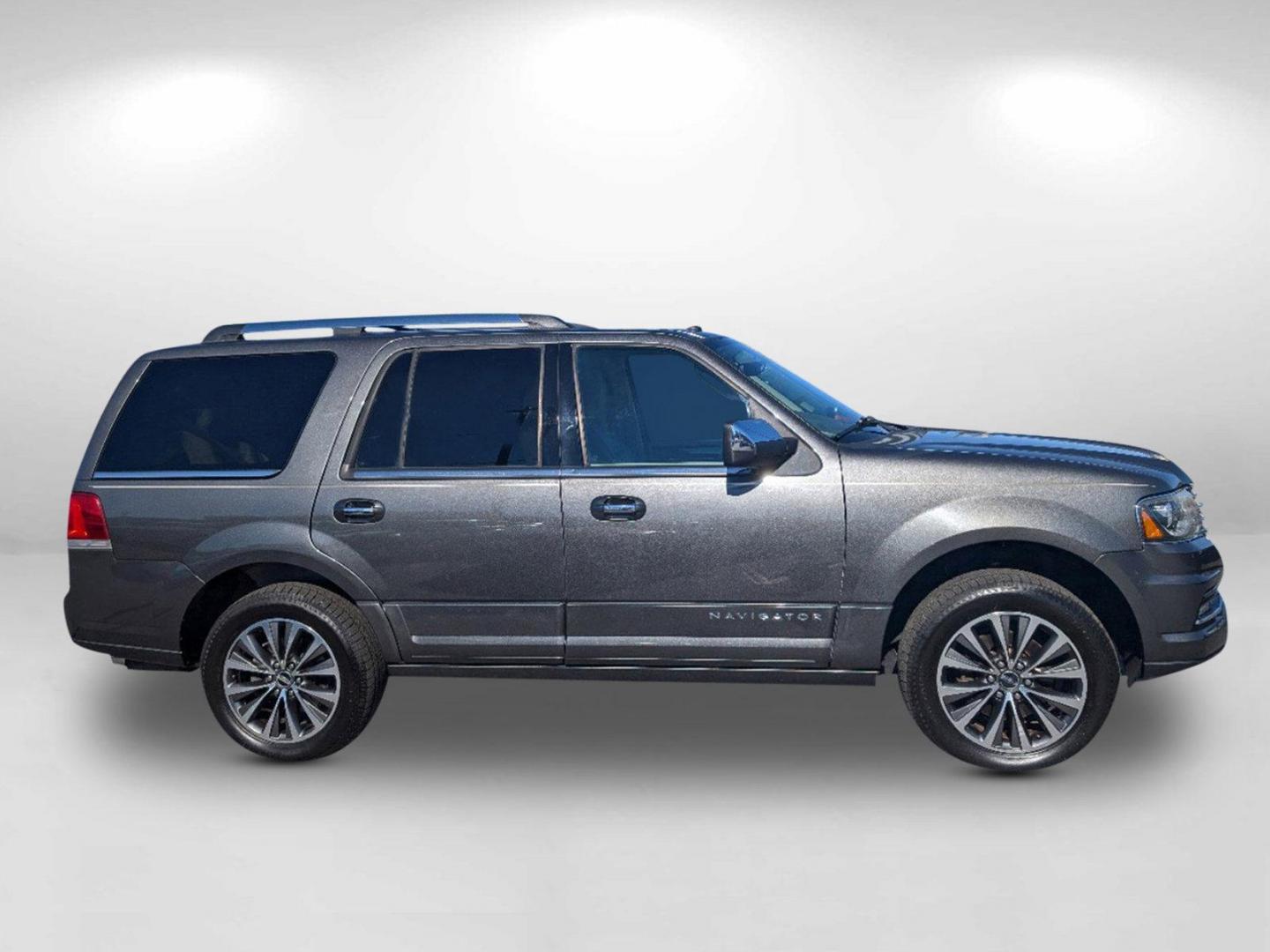 2015 Lincoln Navigator (5LMJJ2HT1FE) with an Twin Turbo Premium Unleaded V-6 3.5 L/213 engine, 6-Speed Automatic w/OD transmission, located at 7000 Northlake Connector, Columbus, GA, 31904, (706) 987-8085, 32.524975, -84.978134 - 2015 Lincoln Navigator - Photo#3