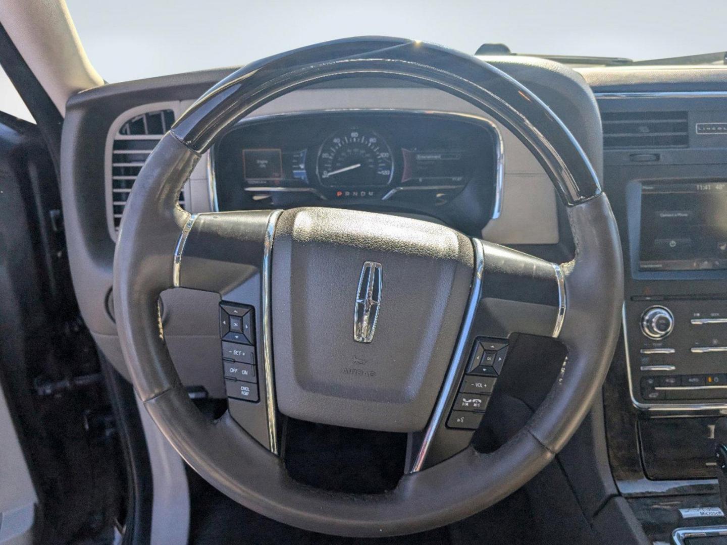 2015 Lincoln Navigator (5LMJJ2HT1FE) with an Twin Turbo Premium Unleaded V-6 3.5 L/213 engine, 6-Speed Automatic w/OD transmission, located at 7000 Northlake Connector, Columbus, GA, 31904, (706) 987-8085, 32.524975, -84.978134 - 2015 Lincoln Navigator - Photo#15