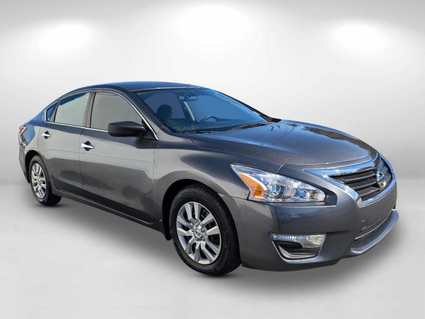 2015 /Charcoal Nissan Altima 2.5 S (1N4AL3AP2FN) with an Regular Unleaded I-4 2.5 L/152 engine, 1-Speed CVT w/OD transmission, located at 5115 14th Ave., Columbus, GA, 31904, (706) 323-0345, 32.511494, -84.971046 - 2015 Nissan Altima 2.5 S - Photo#2